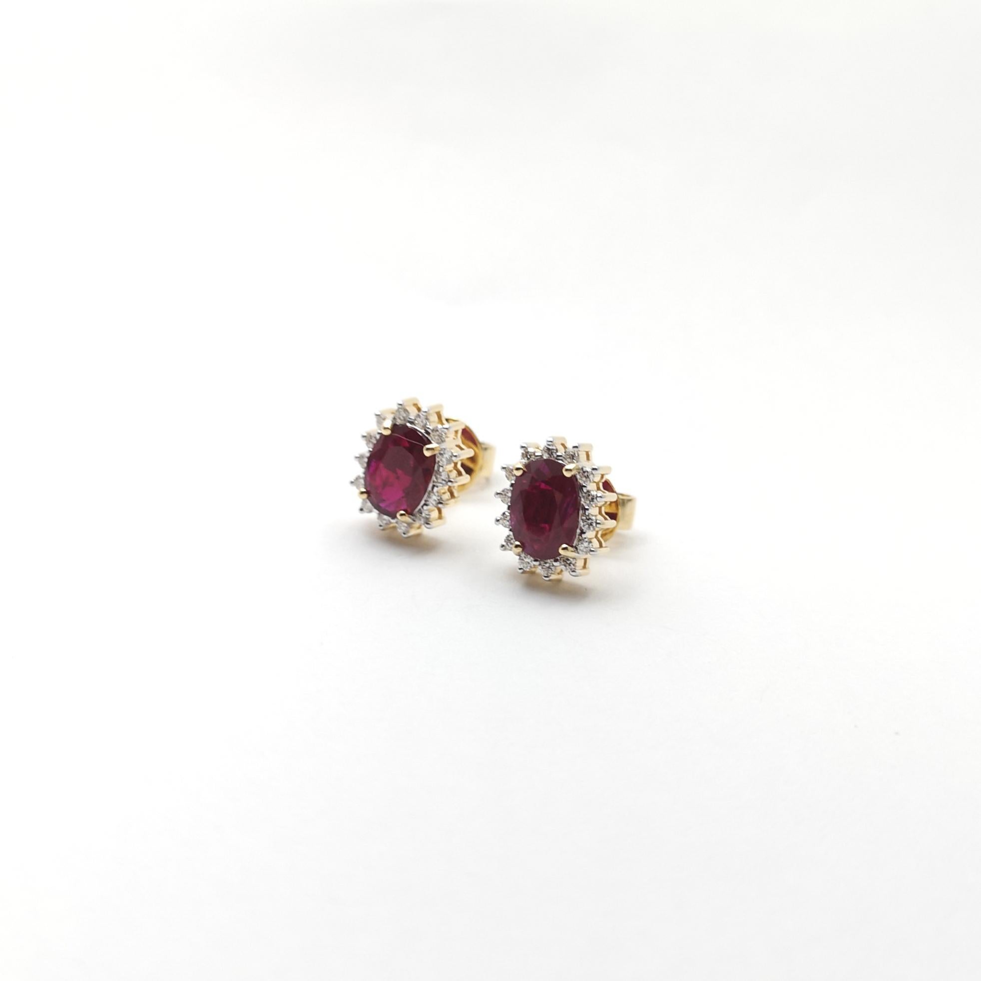 Rubin-Ohrringe mit Diamanten in 18 Karat Gold gefasst im Angebot 3