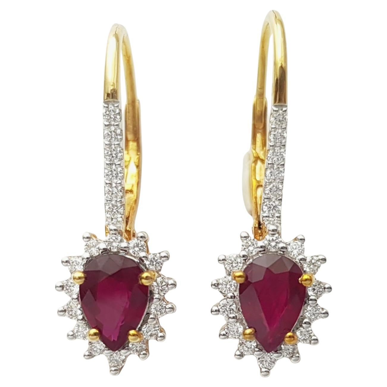 Ruby with Diamond Earrings set in 18K Gold Settings in vendita