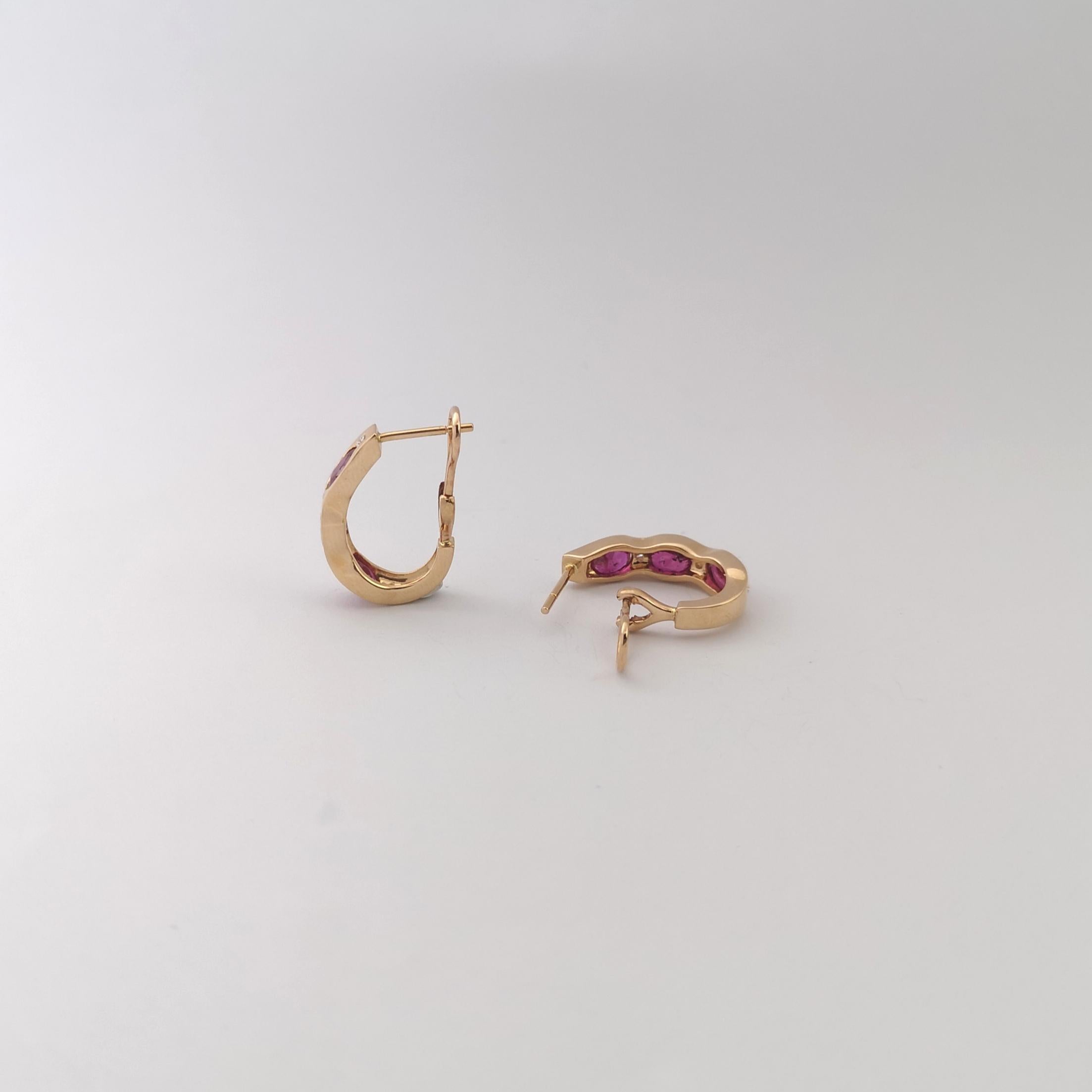 Orecchini di rubini e diamanti con montatura in oro rosa 18 carati in vendita 5