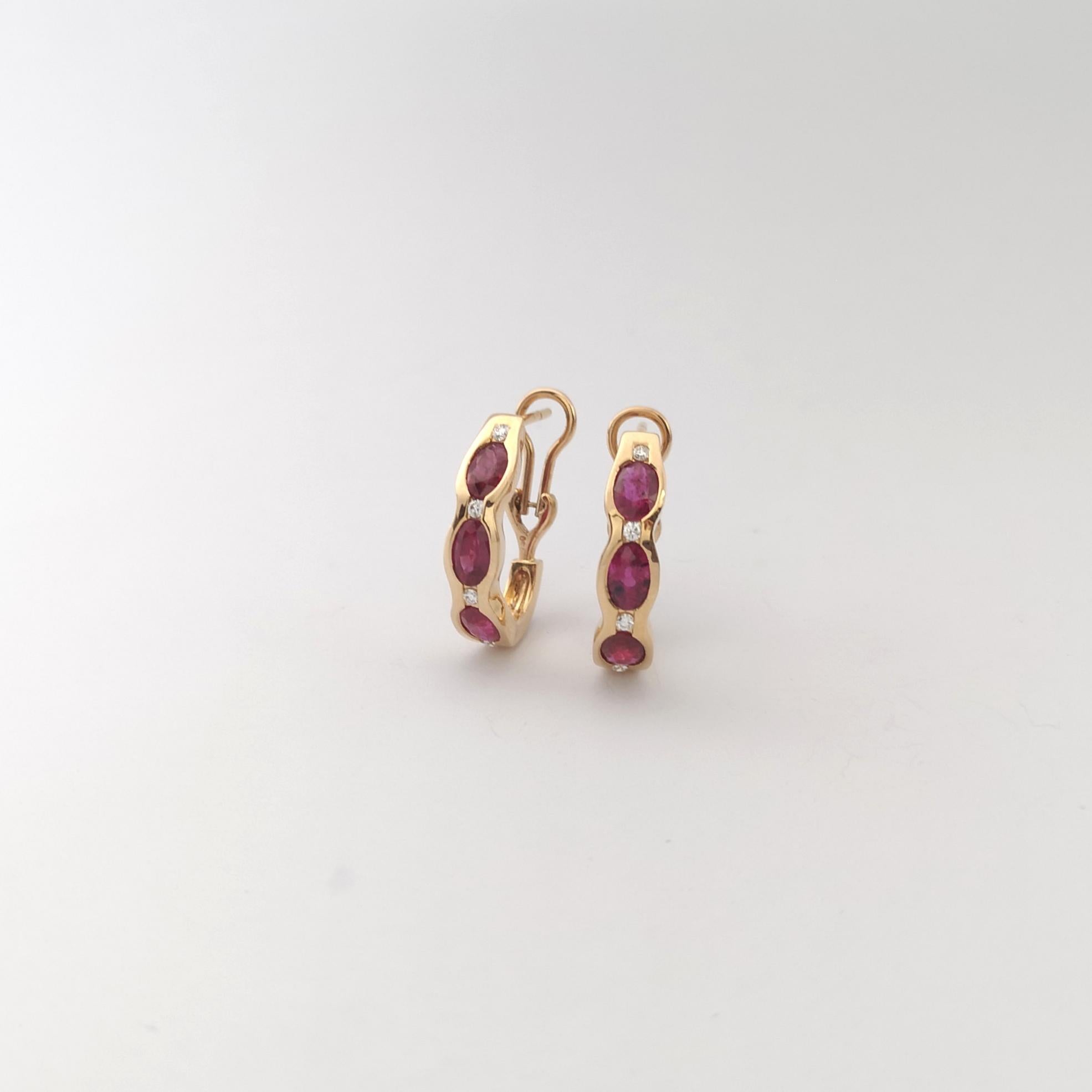 Orecchini di rubini e diamanti con montatura in oro rosa 18 carati in vendita 1