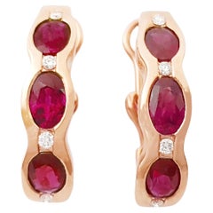Orecchini di rubini e diamanti con montatura in oro rosa 18 carati