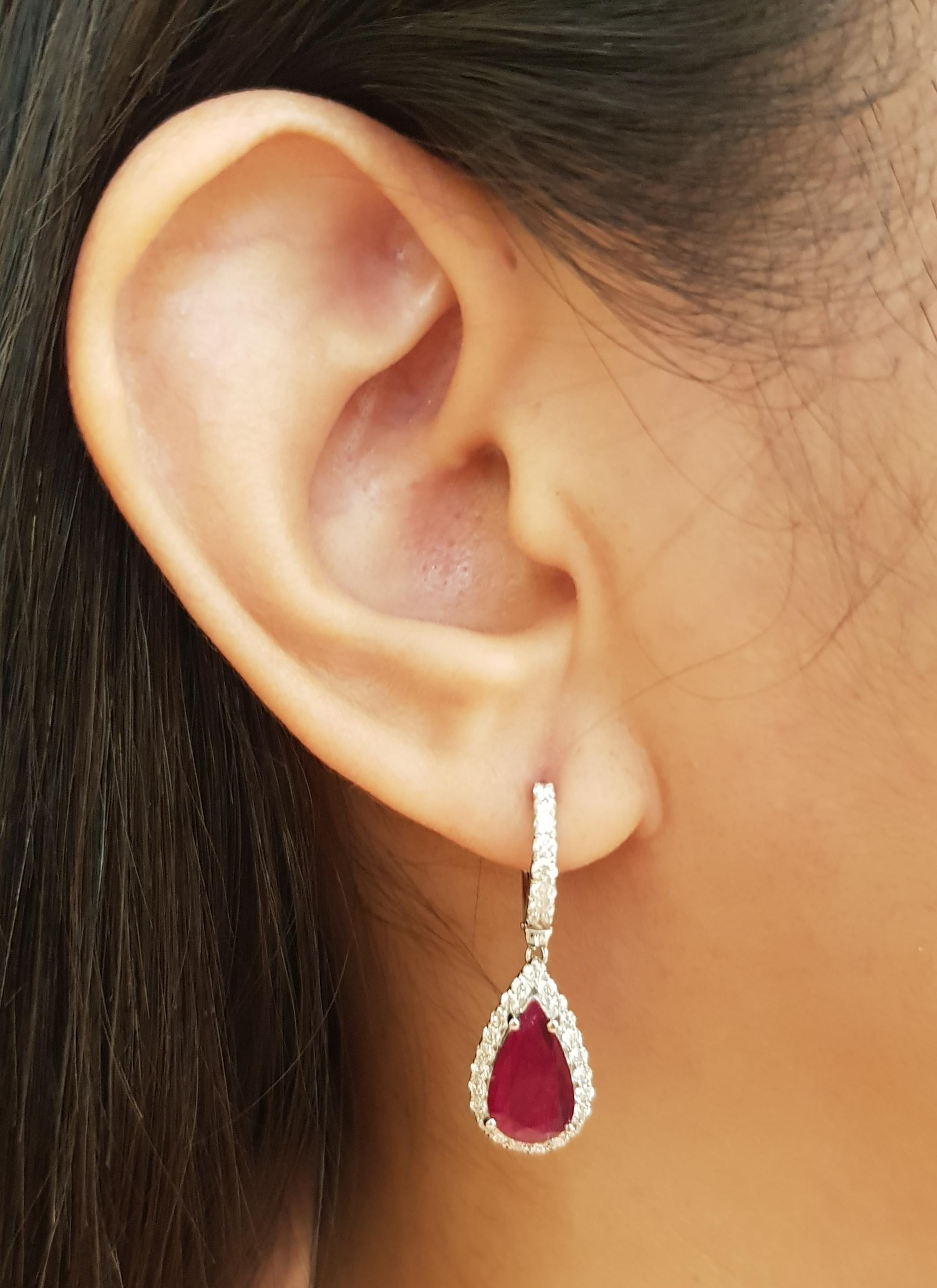 Ruby 2.35 carats with Diamond 0.82 carat Earrings set in 18K White Gold Settings

Width: 1.0 cm 
Length: 3.0 cm
Total Weight: 5.57 grams

