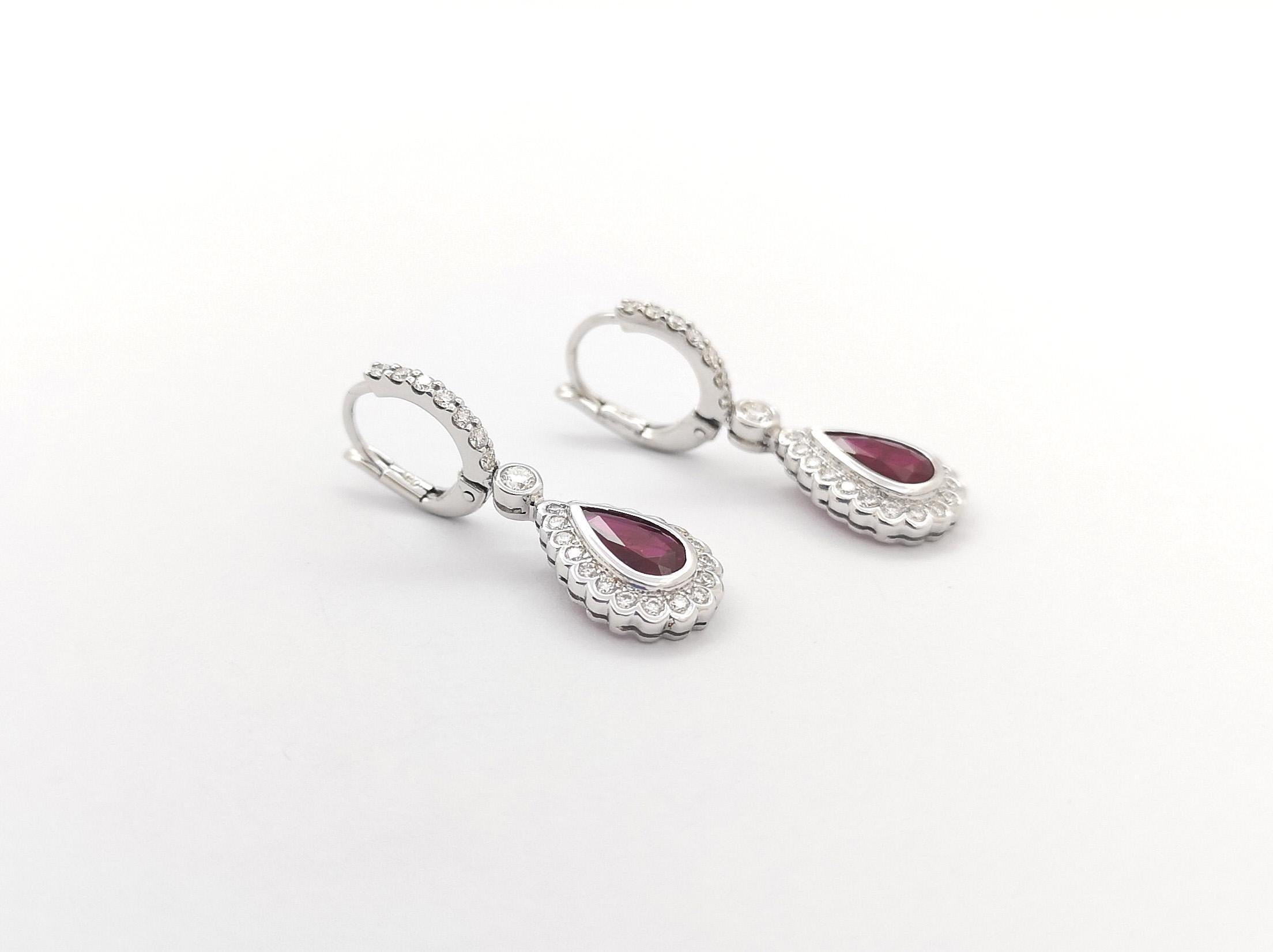 Ruby with Diamond Earrings set in 18K White Gold Settings In New Condition For Sale In Bangkok, TH
