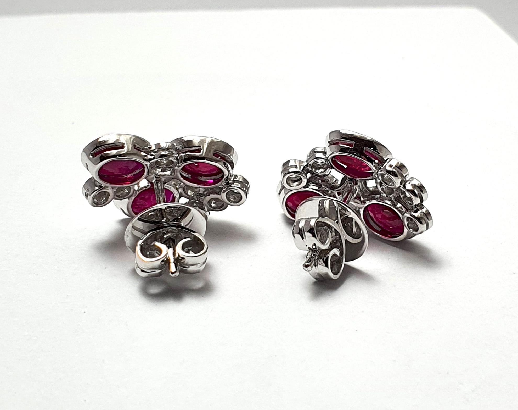 Ruby with Diamond Earrings set in 18K White Gold Settings In New Condition For Sale In Bangkok, TH