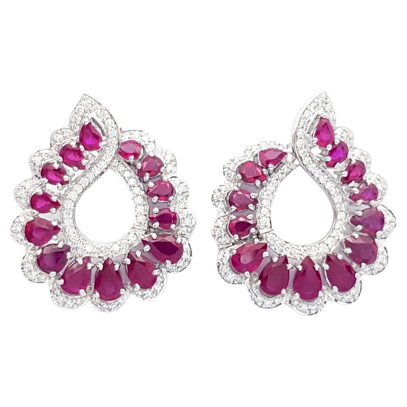 Boucles d'oreilles en or blanc 18 carats serties de rubis et de diamants en vente