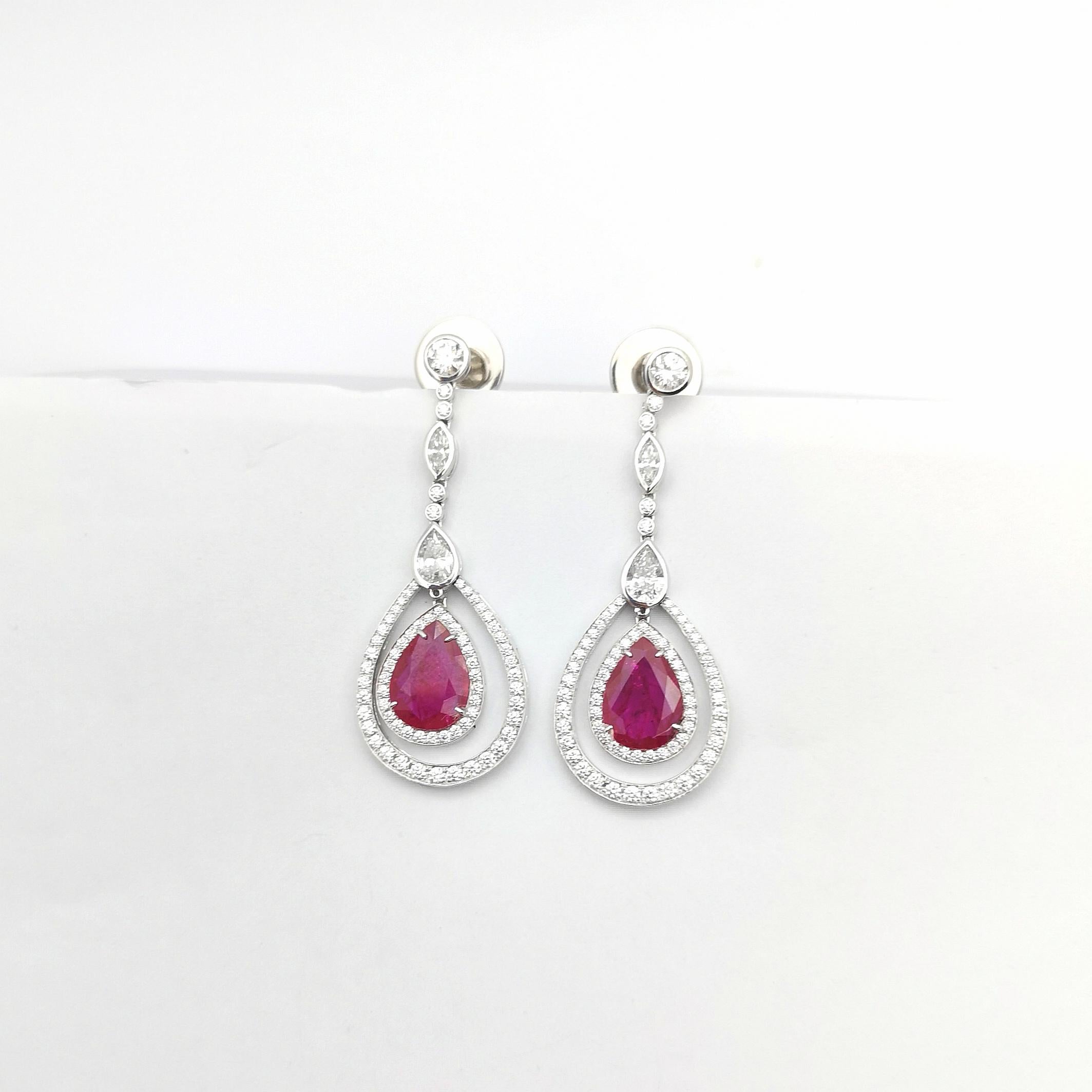 Orecchini di rubini e diamanti con montatura in platino 950 In condizioni Nuovo in vendita a Bangkok, TH
