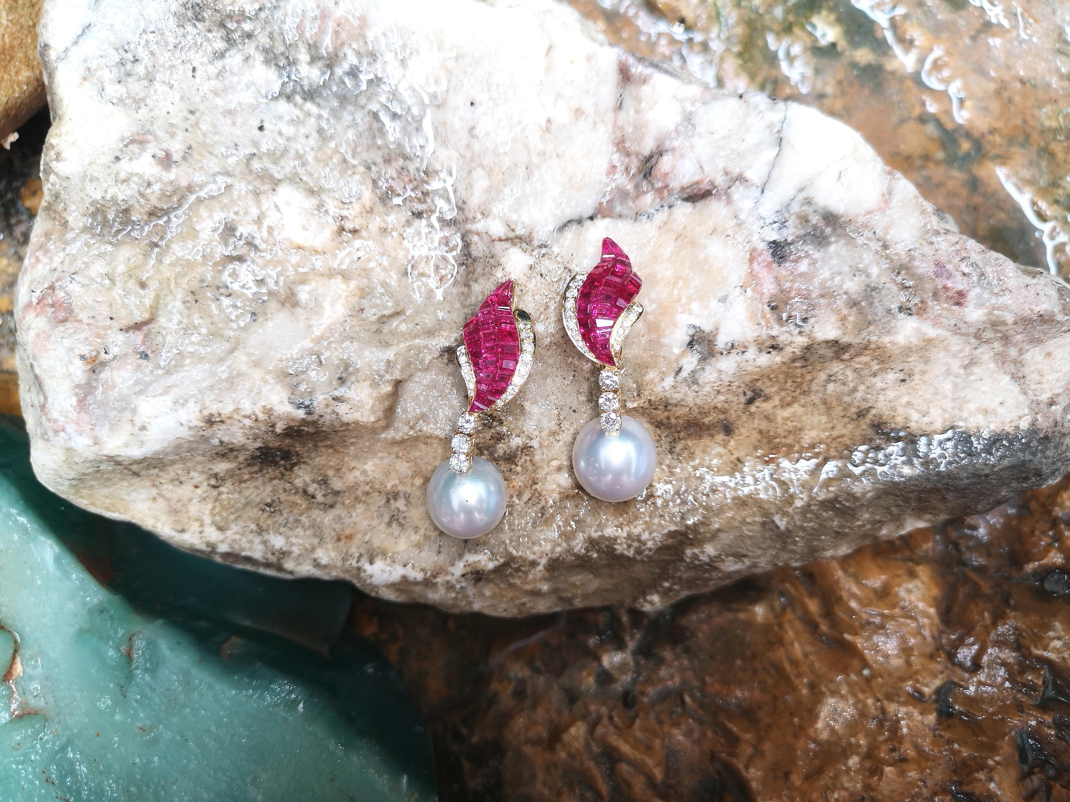 Rubin- und Diamant-Ohrringe mit abnehmbarer Südseeperle in 18 Karat Goldfassung Damen im Angebot