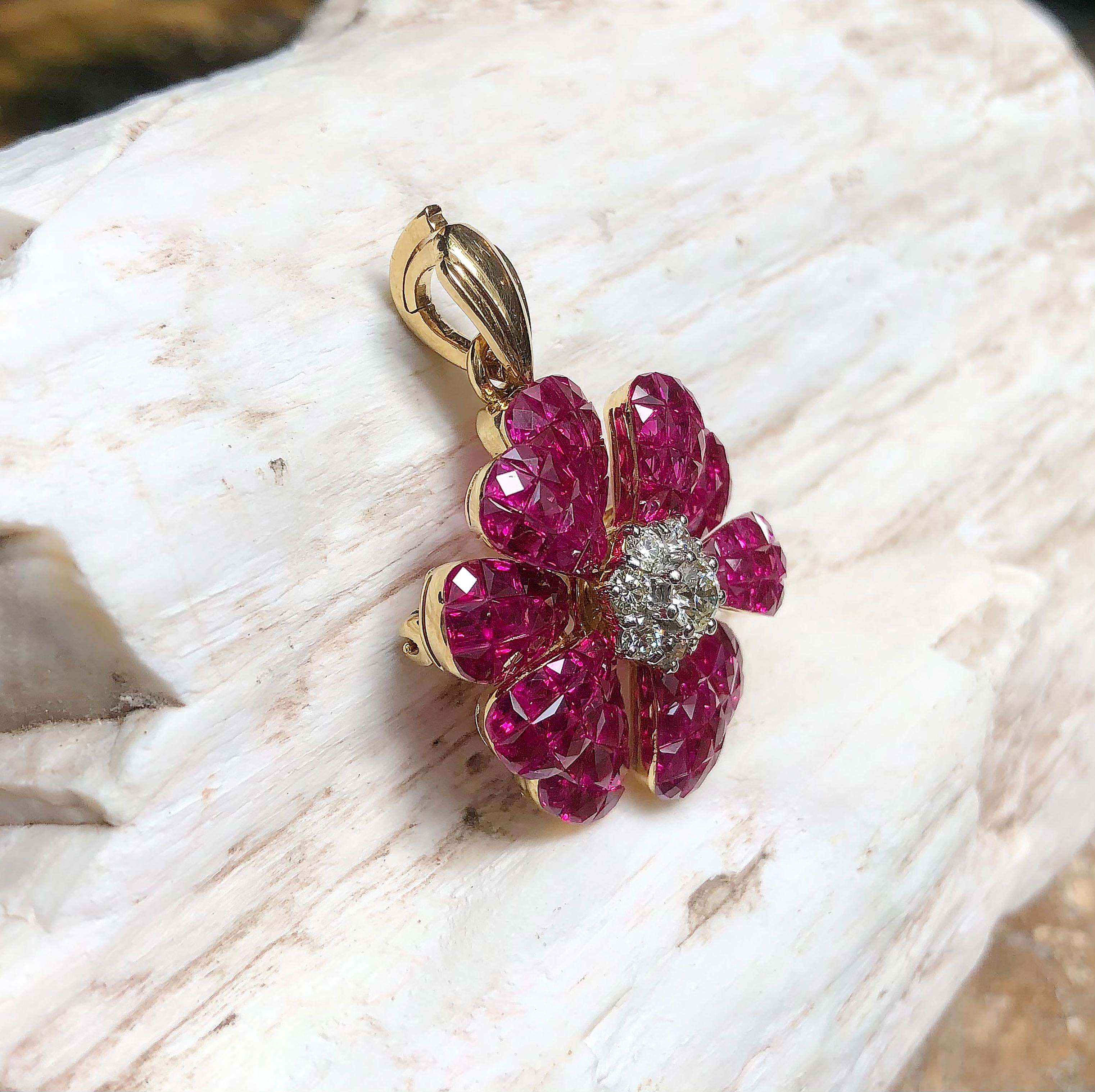Ruby with Diamond Flower Brooch/Pendant Set in 18 Karat Gold Settings In New Condition For Sale In Bangkok, TH