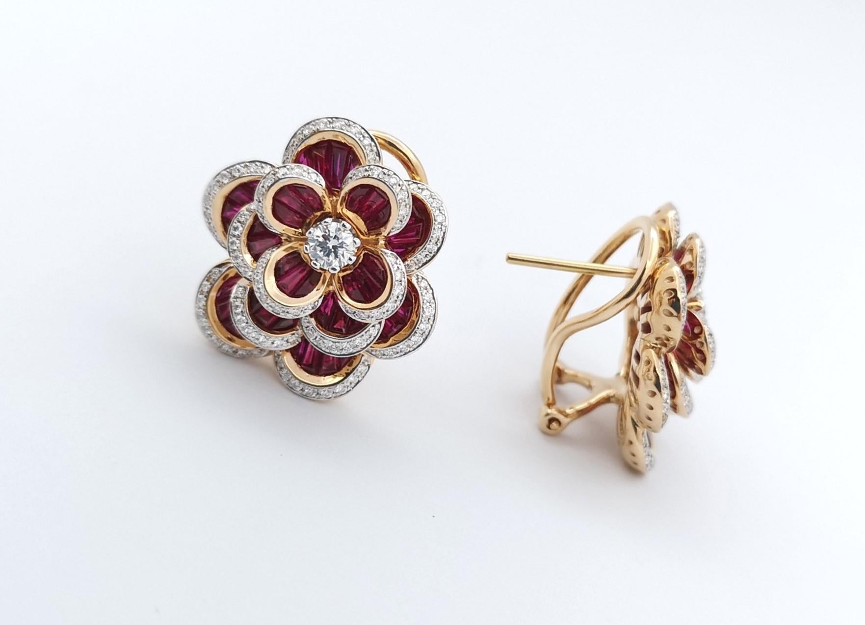 Pendientes Flor de Rubí con Diamantes engastados en Oro Rosa de 18 Kilates en venta 2
