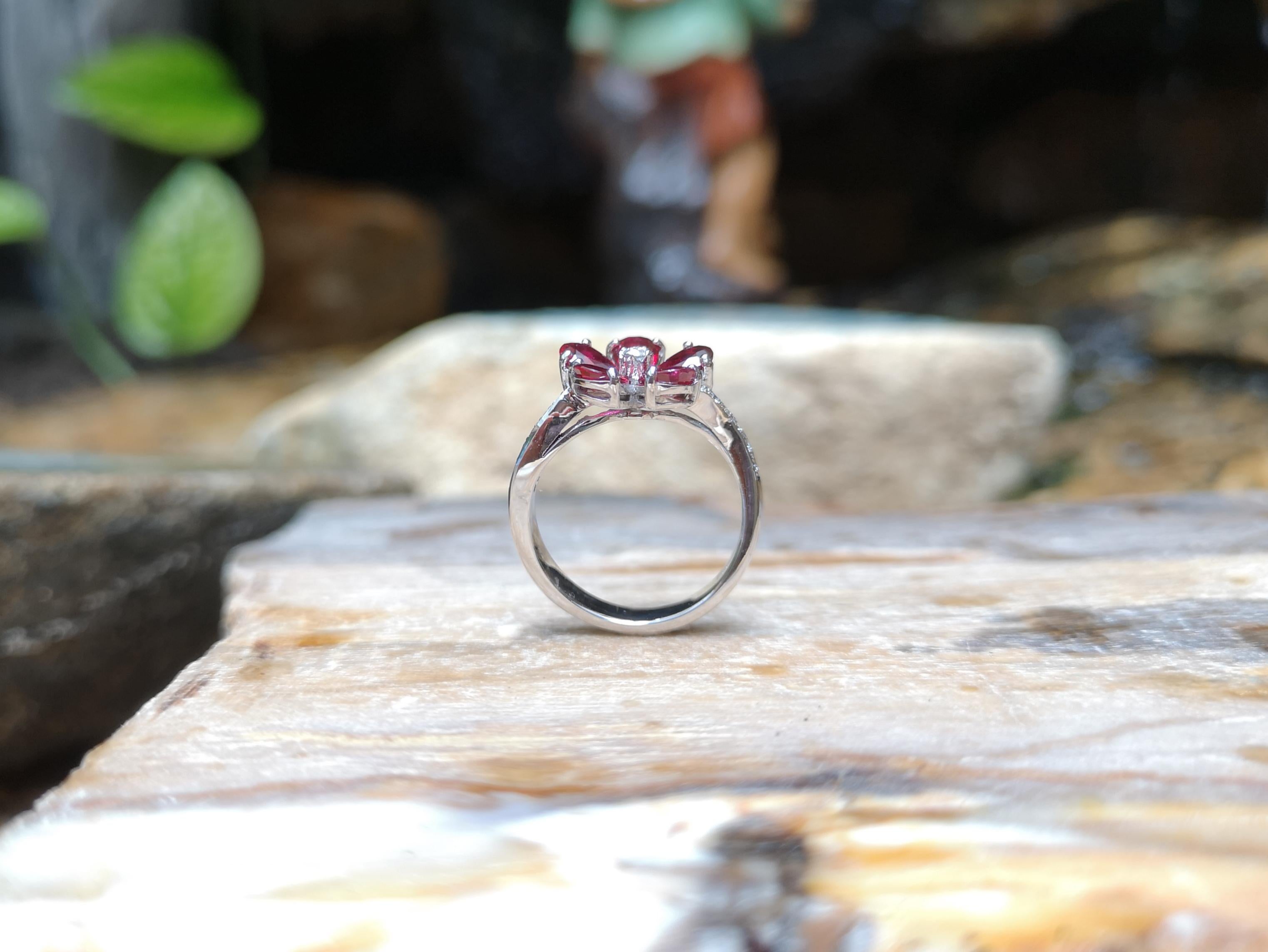 Ruby with Diamond Flower Ring Set in 18 Karat White Gold Setting In New Condition In Bangkok, TH