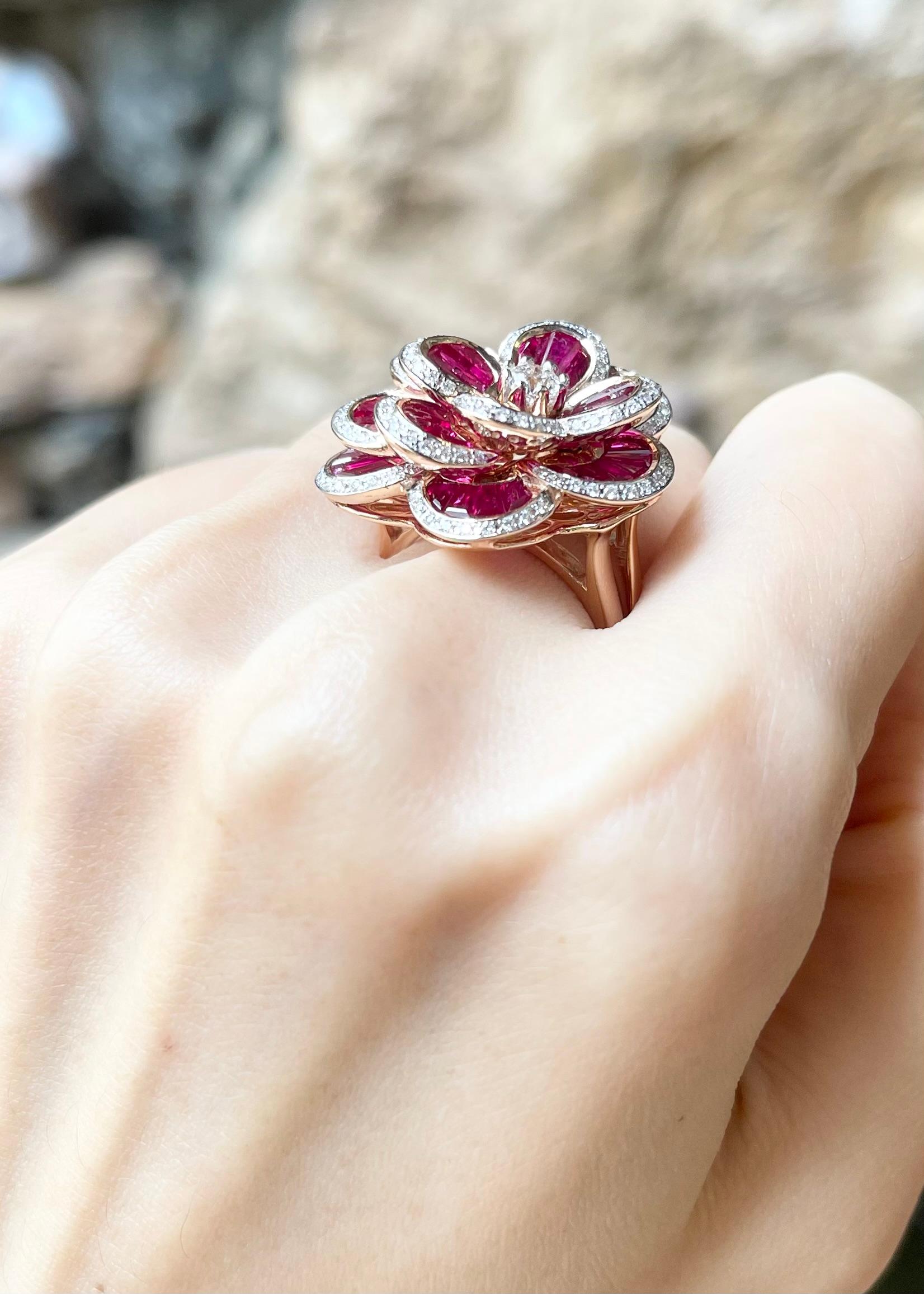 Ruby with Diamond Flower Ring set in 18K Rose Gold Settings In New Condition For Sale In Bangkok, TH