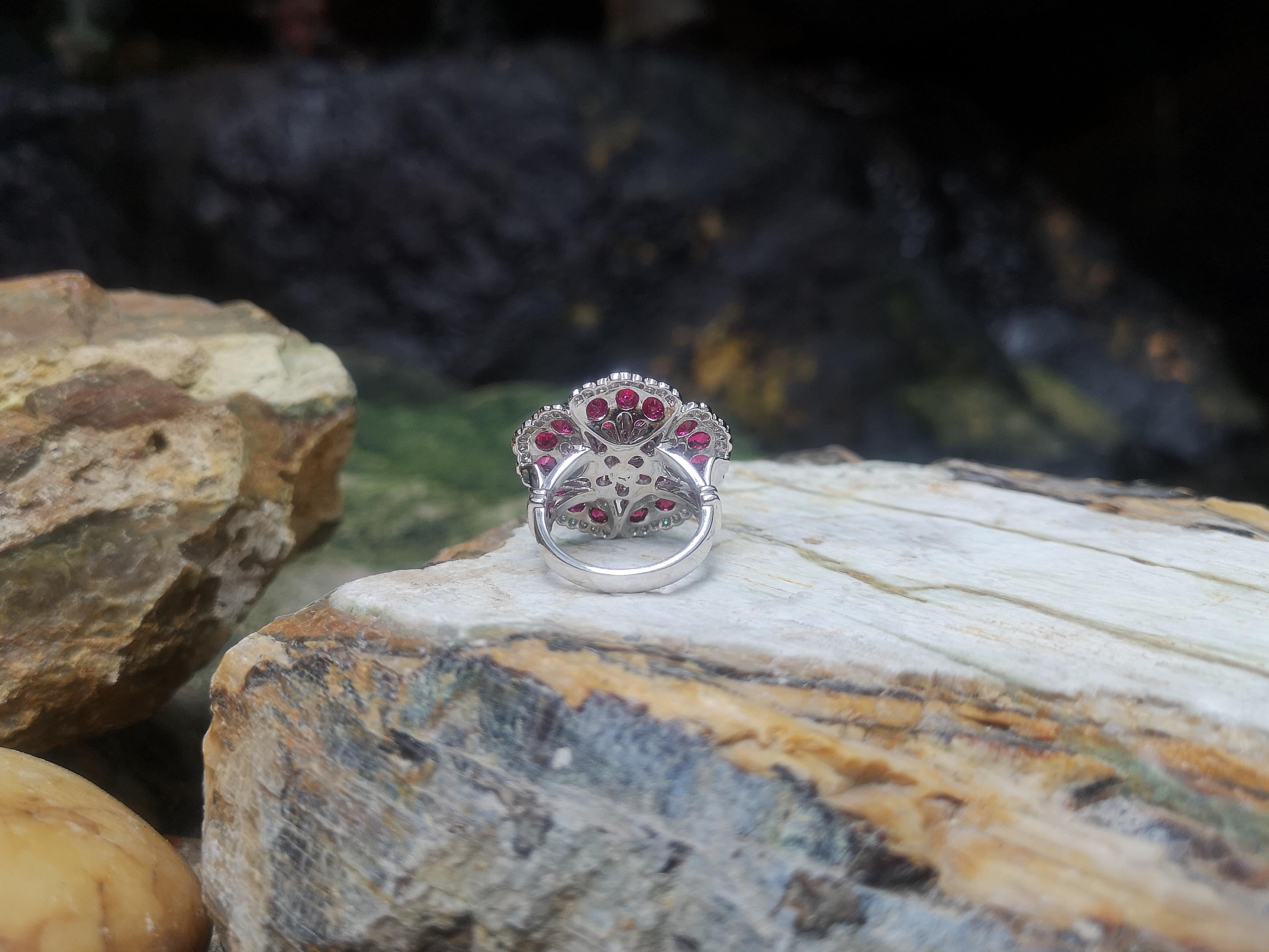 Ruby with Diamond Flower Ring set in 8 Karat White Gold Settings For Sale 1