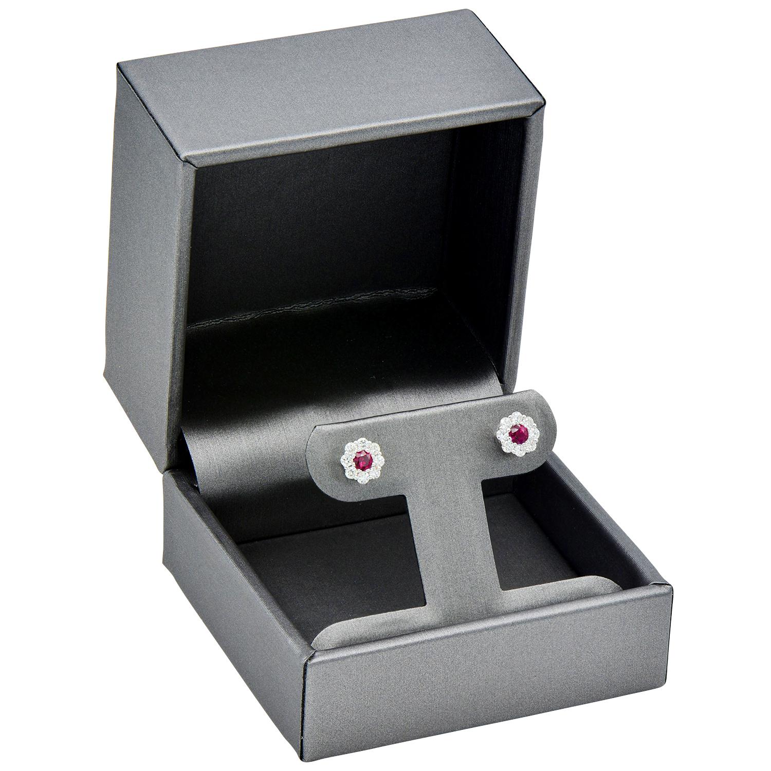 Tachuelas de rubí con halo de diamantes Contemporáneo en venta