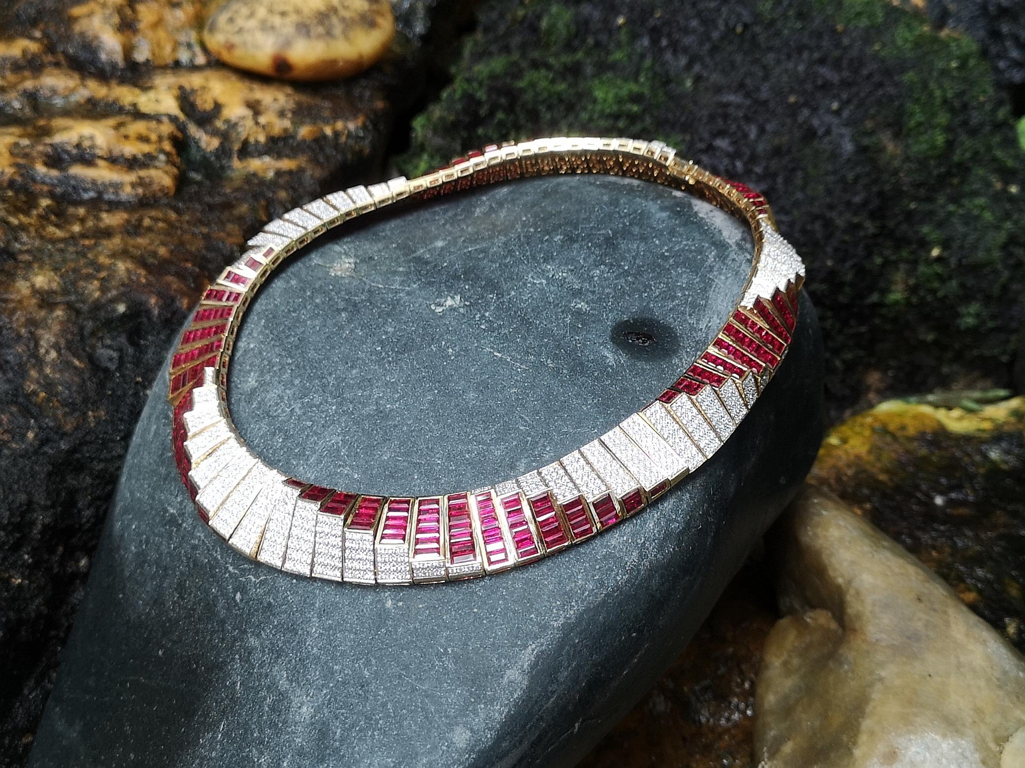 Rubin mit Diamant-Halskette in 18 Karat Goldfassung (Gemischter Schliff) im Angebot