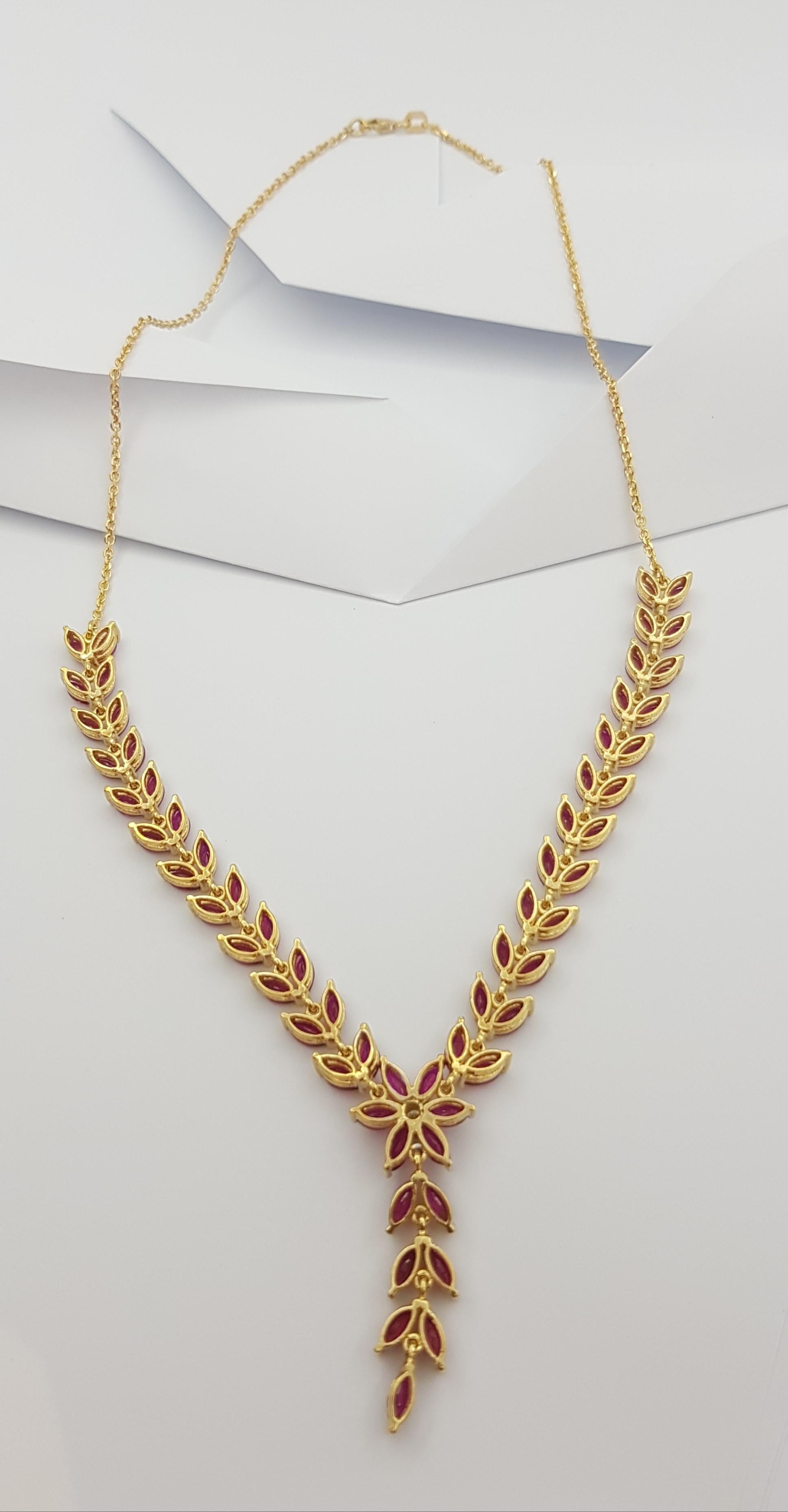 Ruby with Diamond Necklace Set in 18 Karat Gold Setting In New Condition For Sale In Bangkok, TH