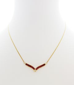 Collana di rubini e diamanti con montatura in oro 18 carati