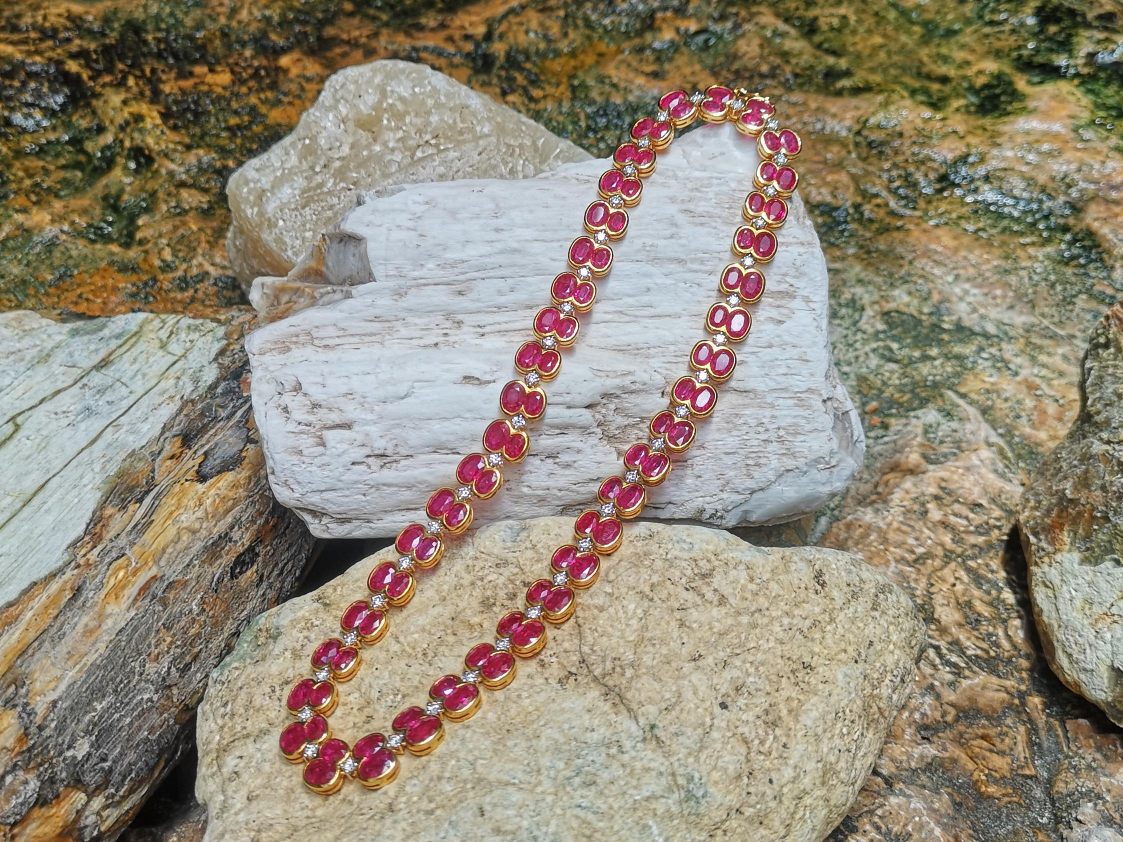 Ruby with Diamond Necklace Set in 18 Karat Gold Settings In New Condition For Sale In Bangkok, TH