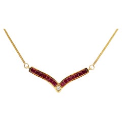 Rubin mit Diamant-Halskette in 18 Karat Goldfassung