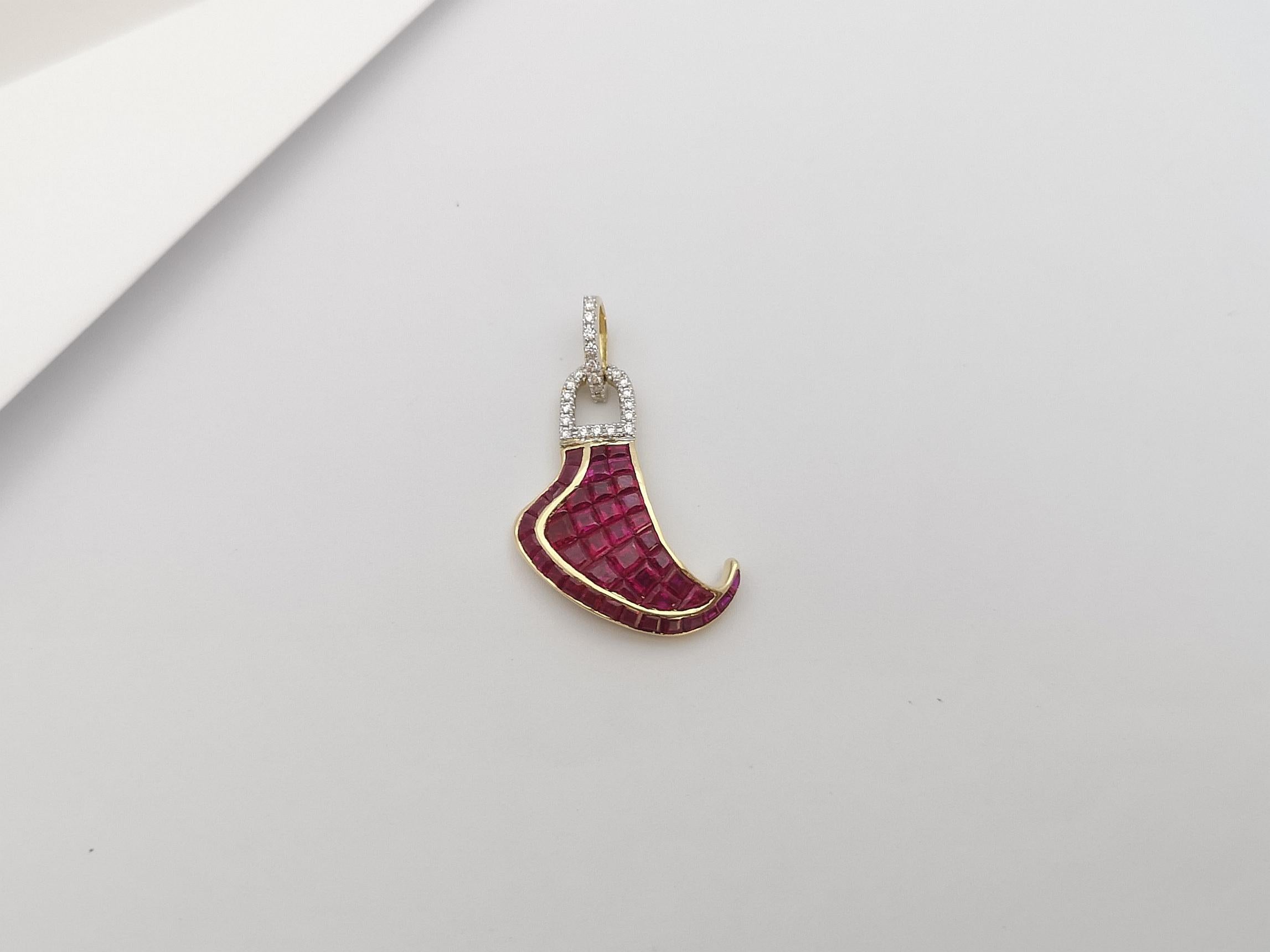 Ruby with Diamond Pendant Set in 18 Karat Gold Settings For Sale 4