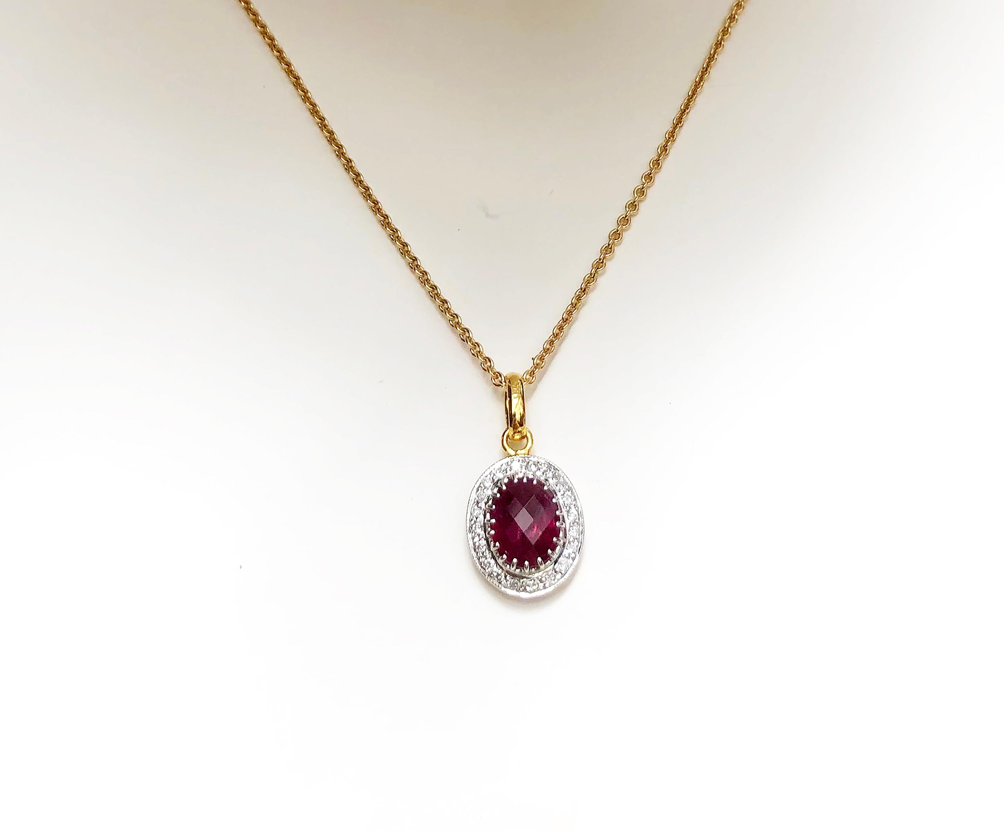 Contemporain Pendentif en or 18 carats serti d'un rubis et de diamants en vente