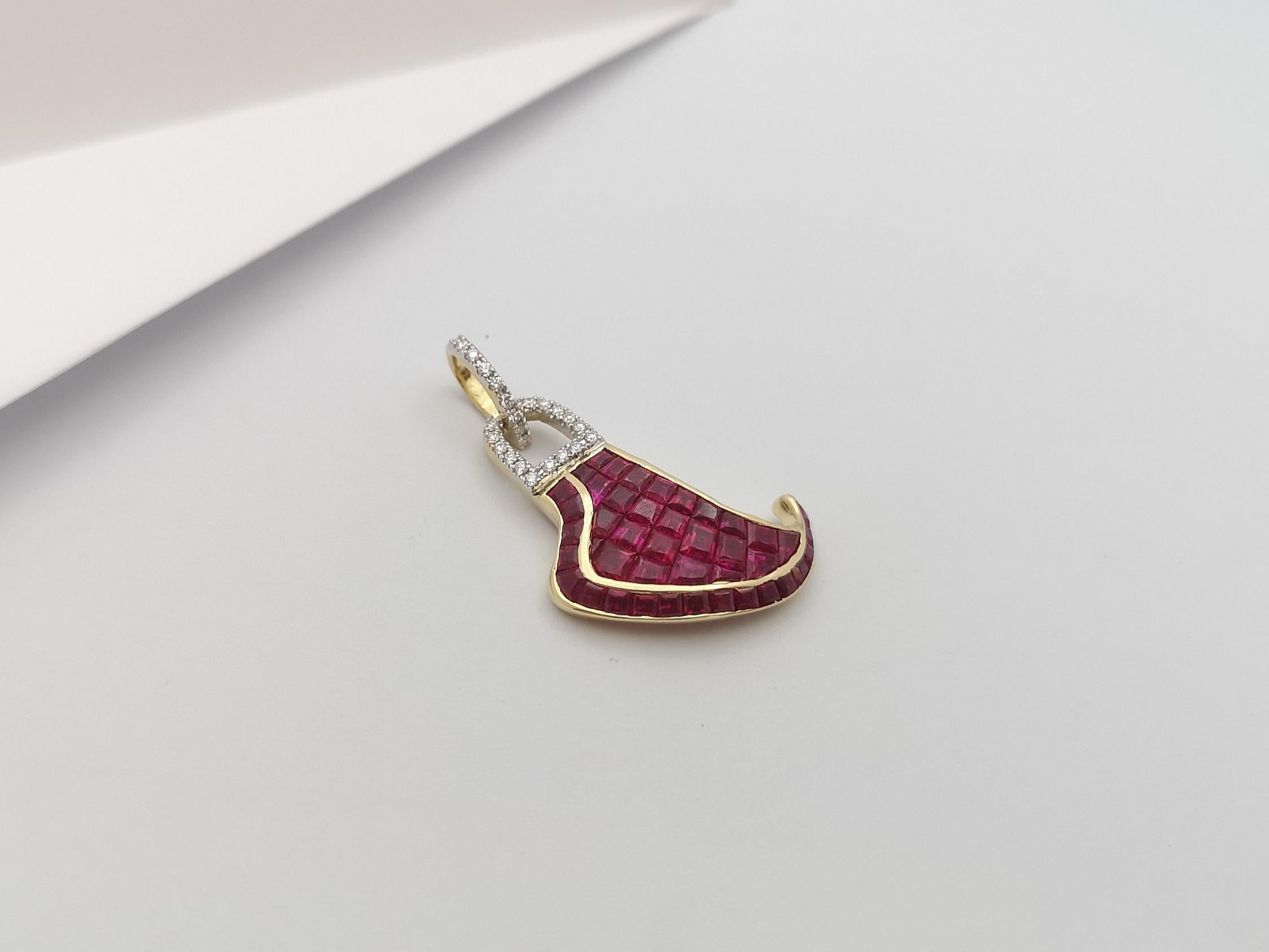 Ruby with Diamond Pendant Set in 18 Karat Gold Settings For Sale 3