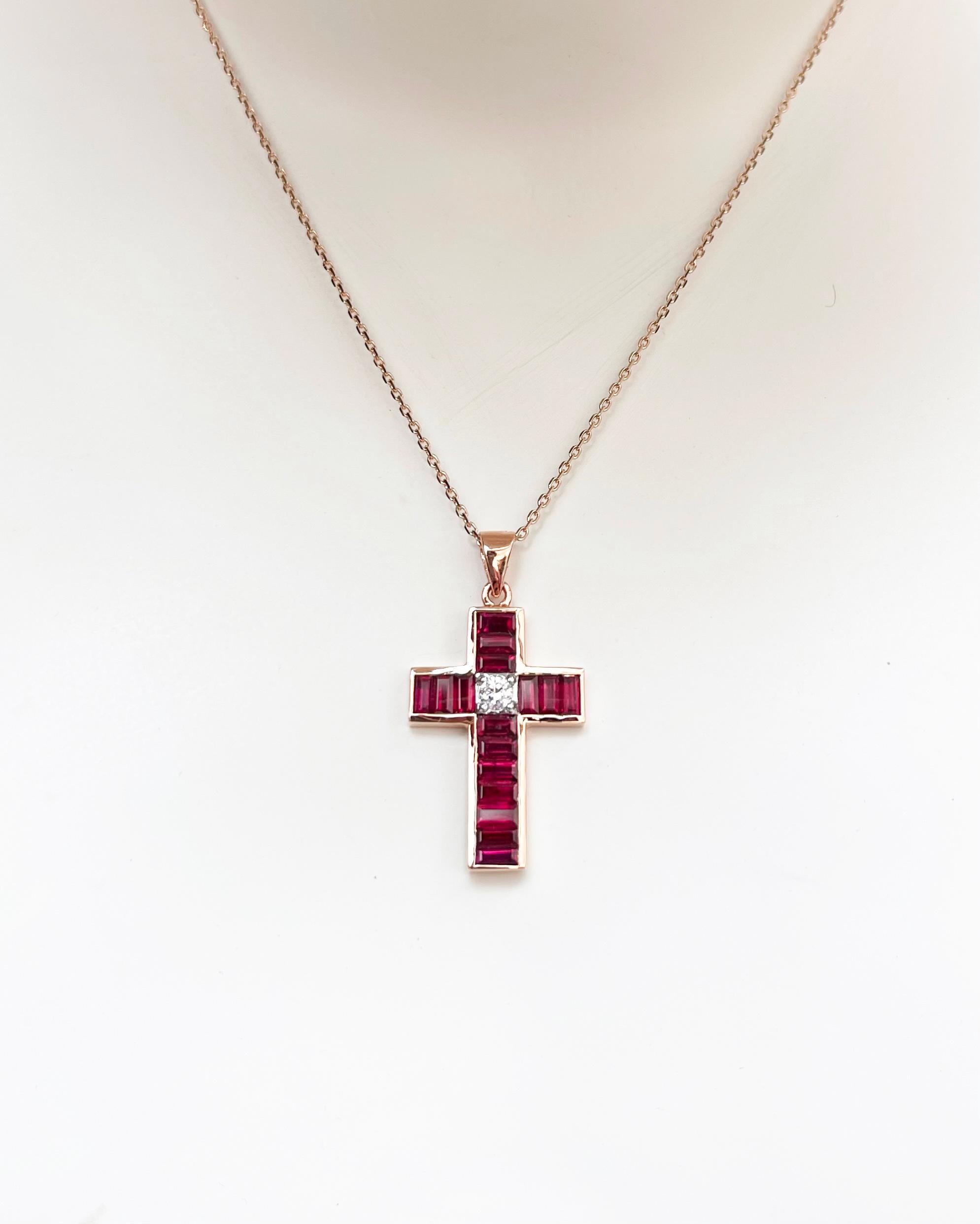 Colgante de rubí con diamante engastado en oro rosa de 18 quilates Contemporáneo en venta