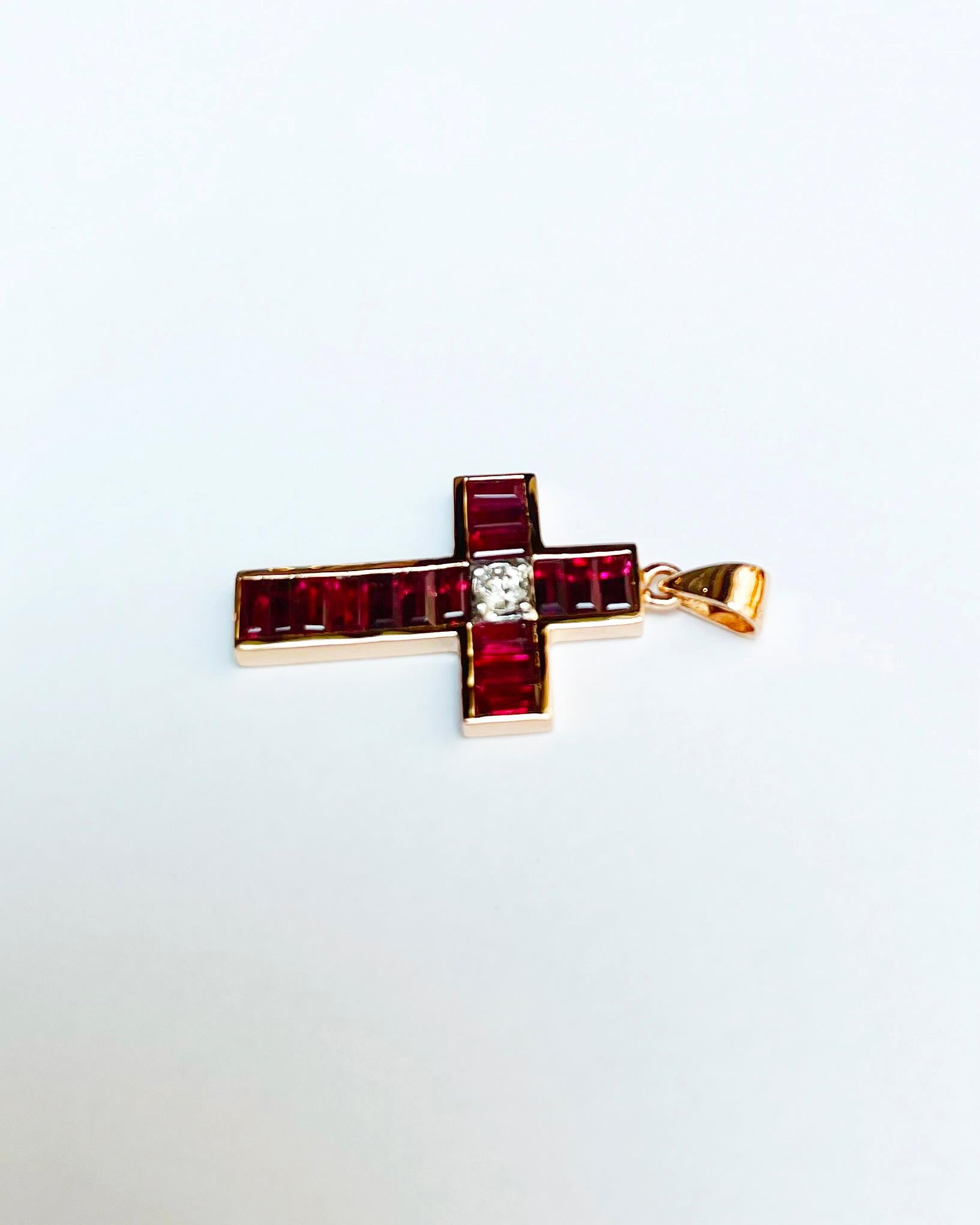 Femenino o masculino Colgante de rubí con diamante engastado en oro rosa de 18 quilates en venta