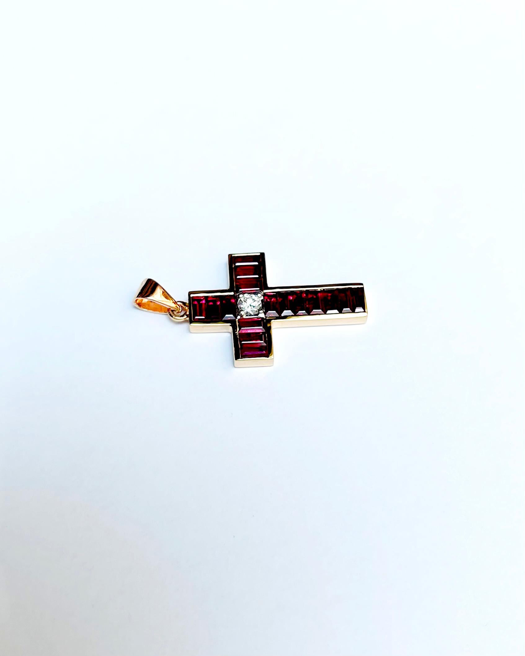Colgante de rubí con diamante engastado en oro rosa de 18 quilates en venta 1