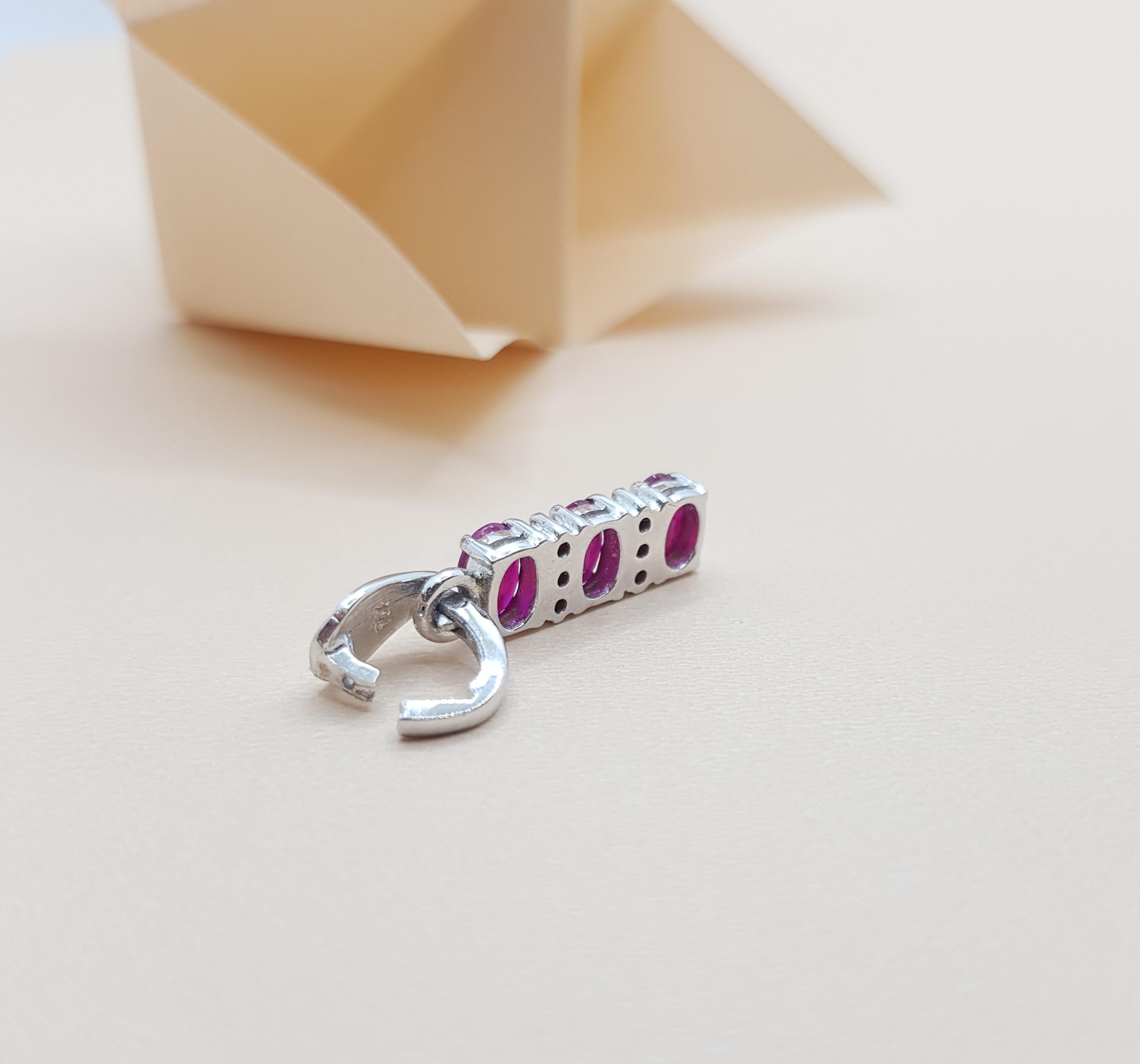 Ruby with Diamond Pendant Set in 18 Karat White Gold Settings In New Condition For Sale In Bangkok, TH