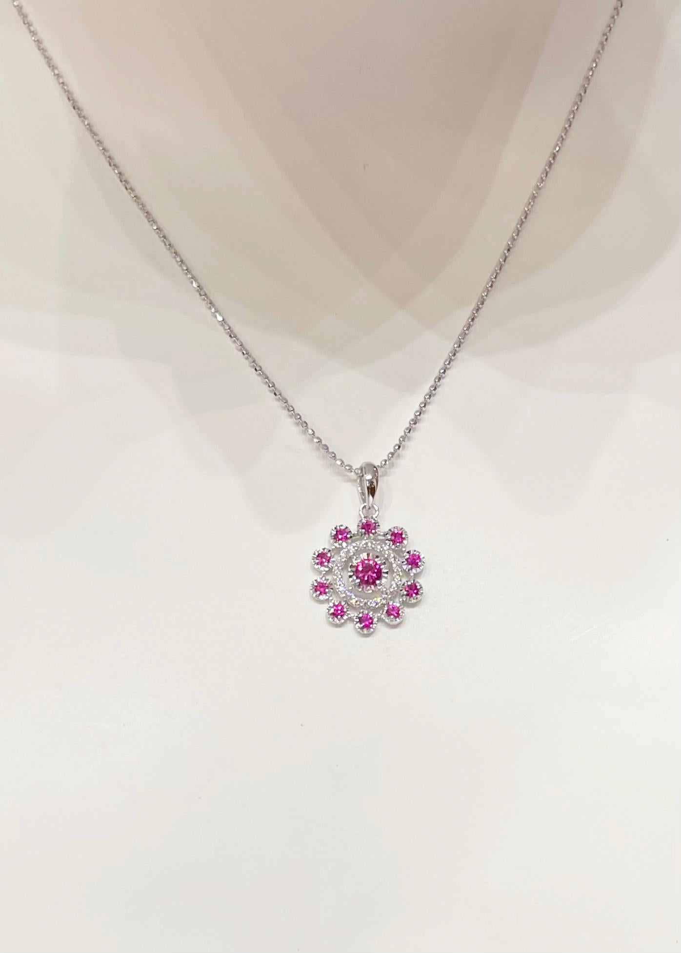 Rubin mit Diamant-Anhänger in 18K Weißgold-Fassung (Zeitgenössisch) im Angebot