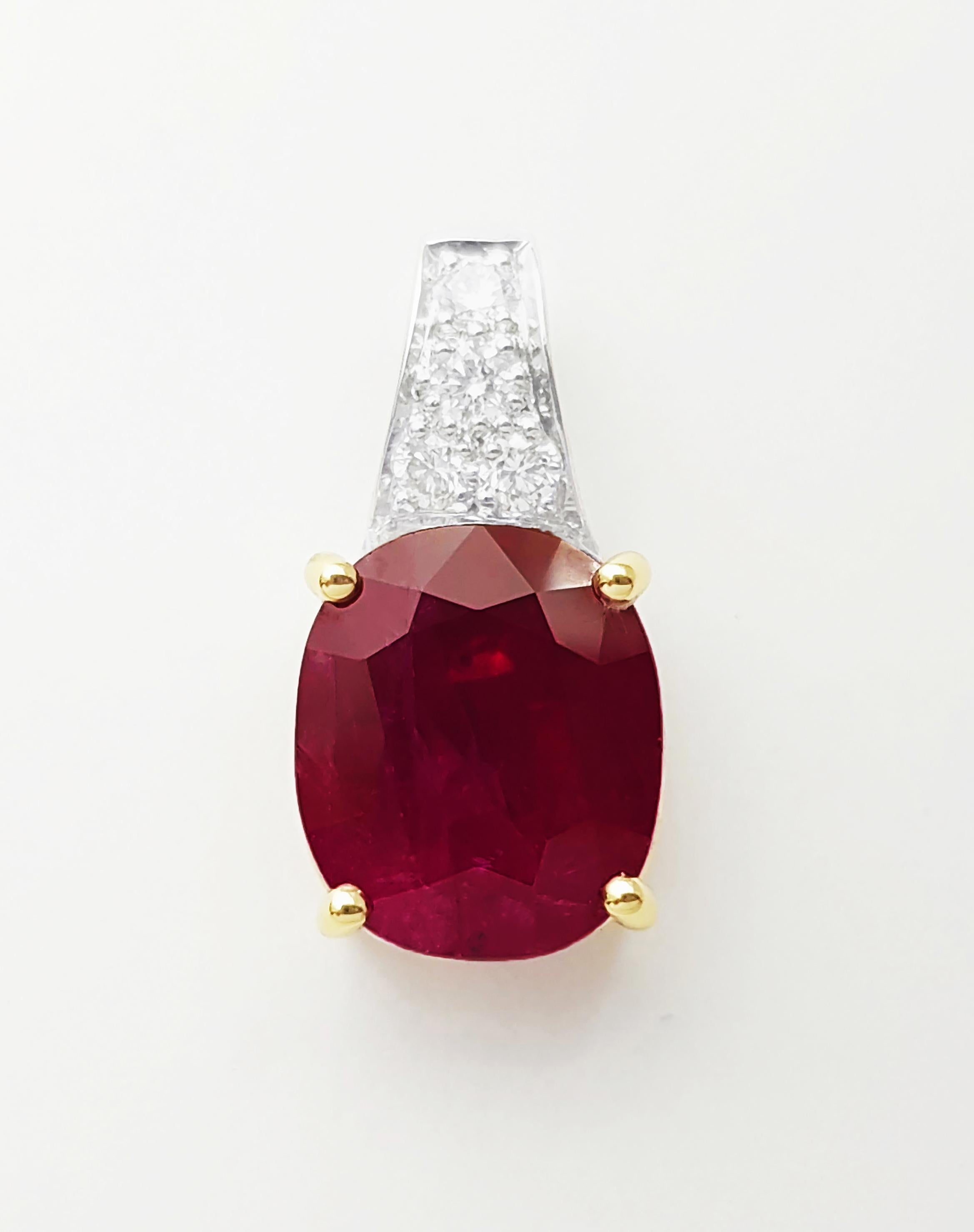 Pendentif en or blanc/jaune 18K serti de rubis et de diamants Neuf - En vente à Bangkok, TH