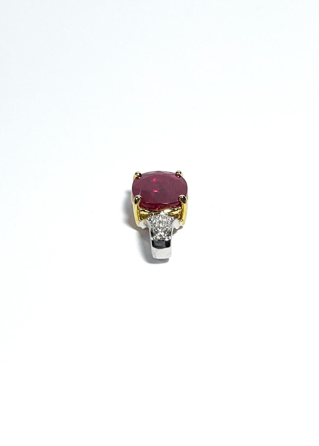 Pendentif en or blanc/jaune 18K serti de rubis et de diamants en vente 1