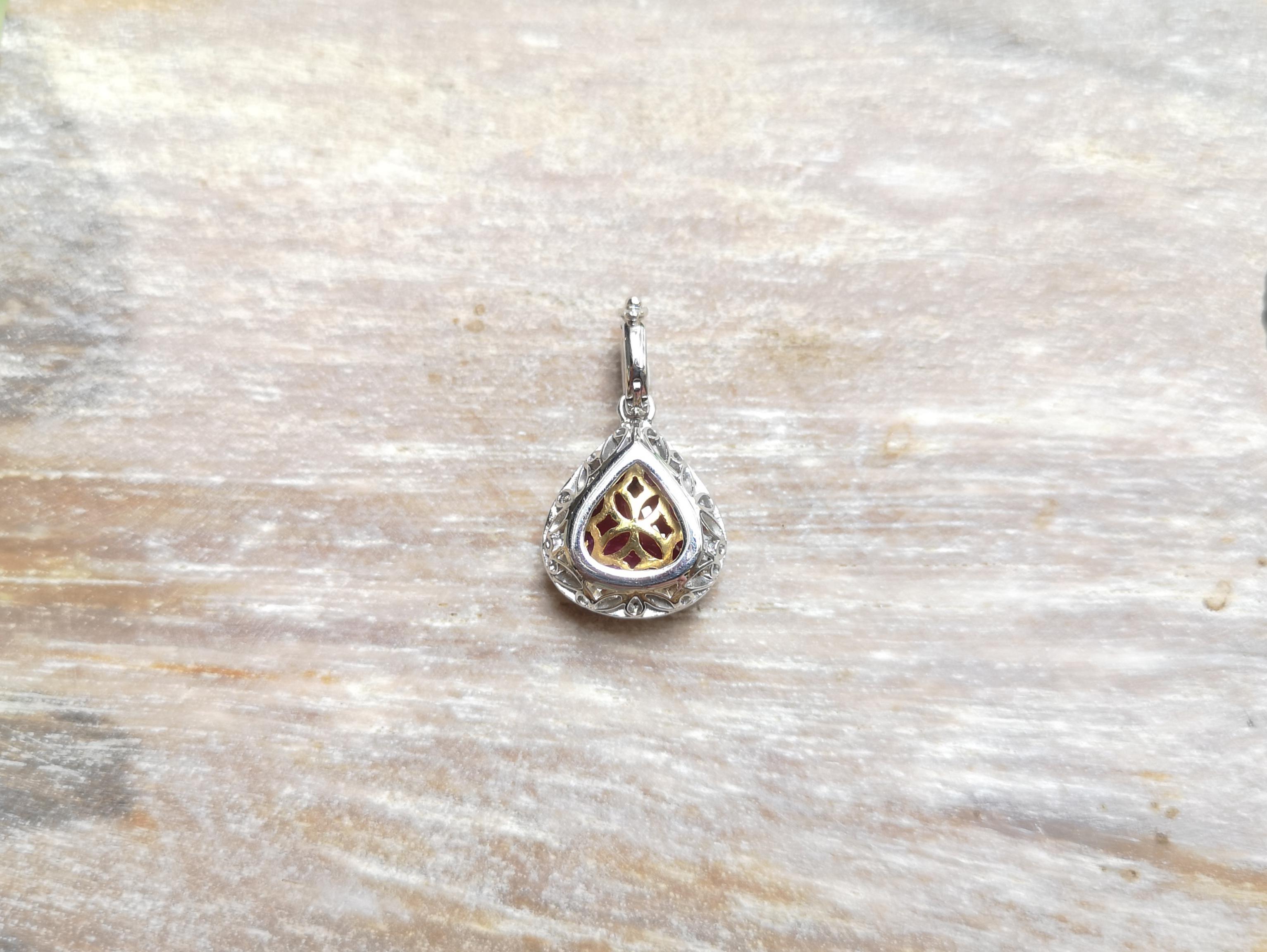 Ruby with Diamond  Pendants set in 18 Karat White Gold Settings In New Condition For Sale In Bangkok, TH