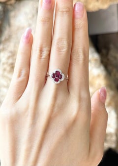 Rubin- und Diamantring aus 18 Karat Weißgold in Fassungen