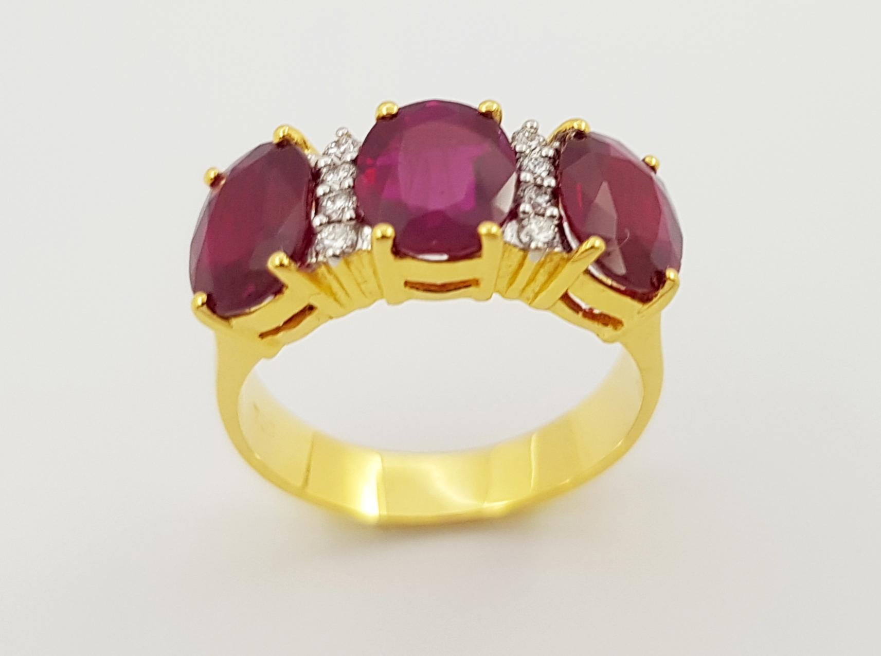 Ruby  with Diamond Ring set in 18 Karat Gold Settings  For Sale 3