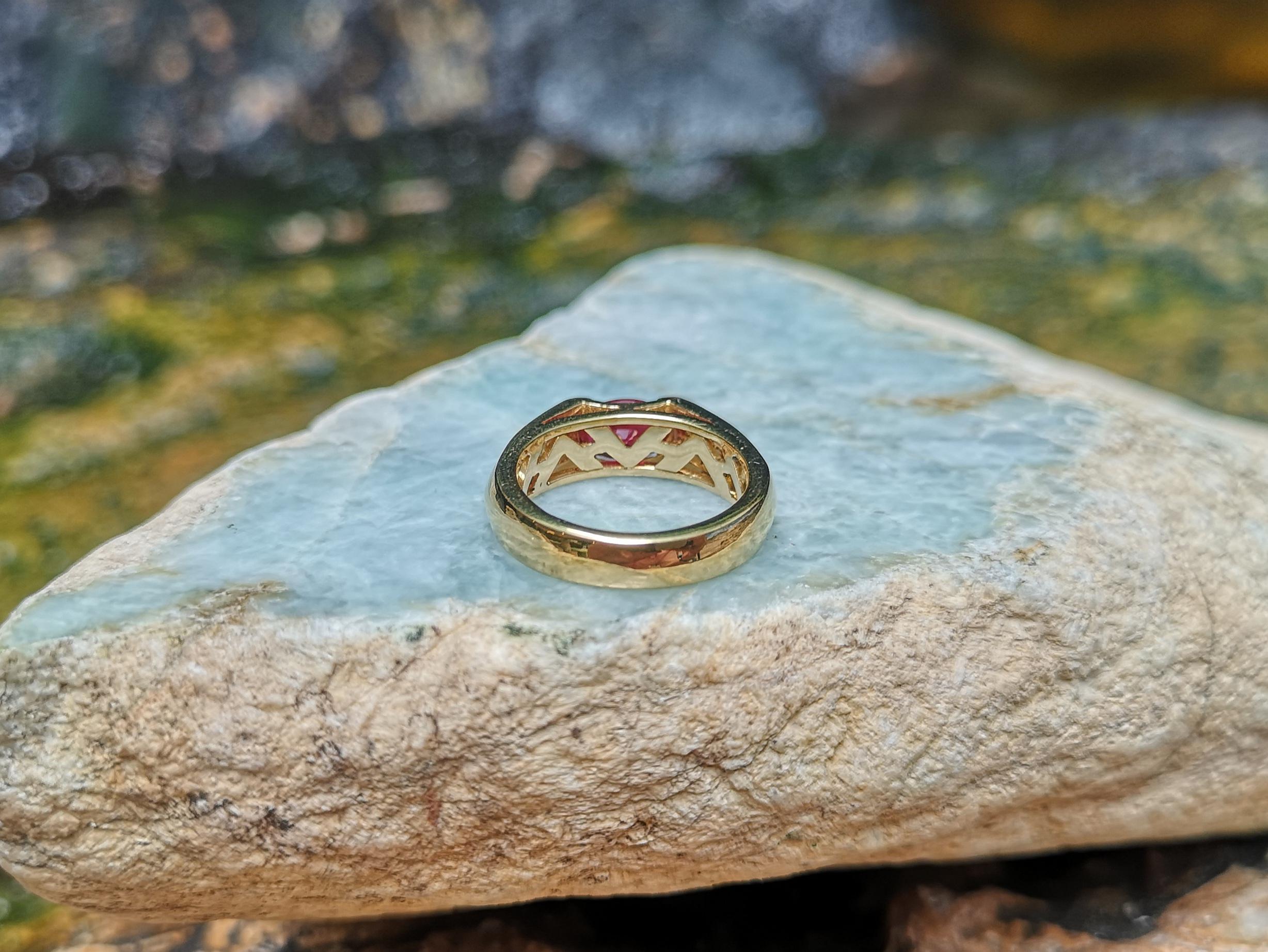 Rubin mit Diamantring in 18 Karat Gold gefasst im Angebot 6