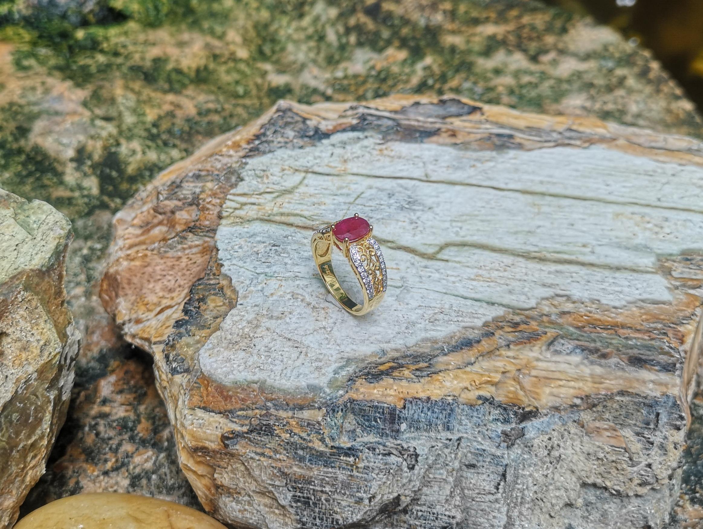 Ruby with Diamond  Ring Set in 18 Karat Gold Settings For Sale 5