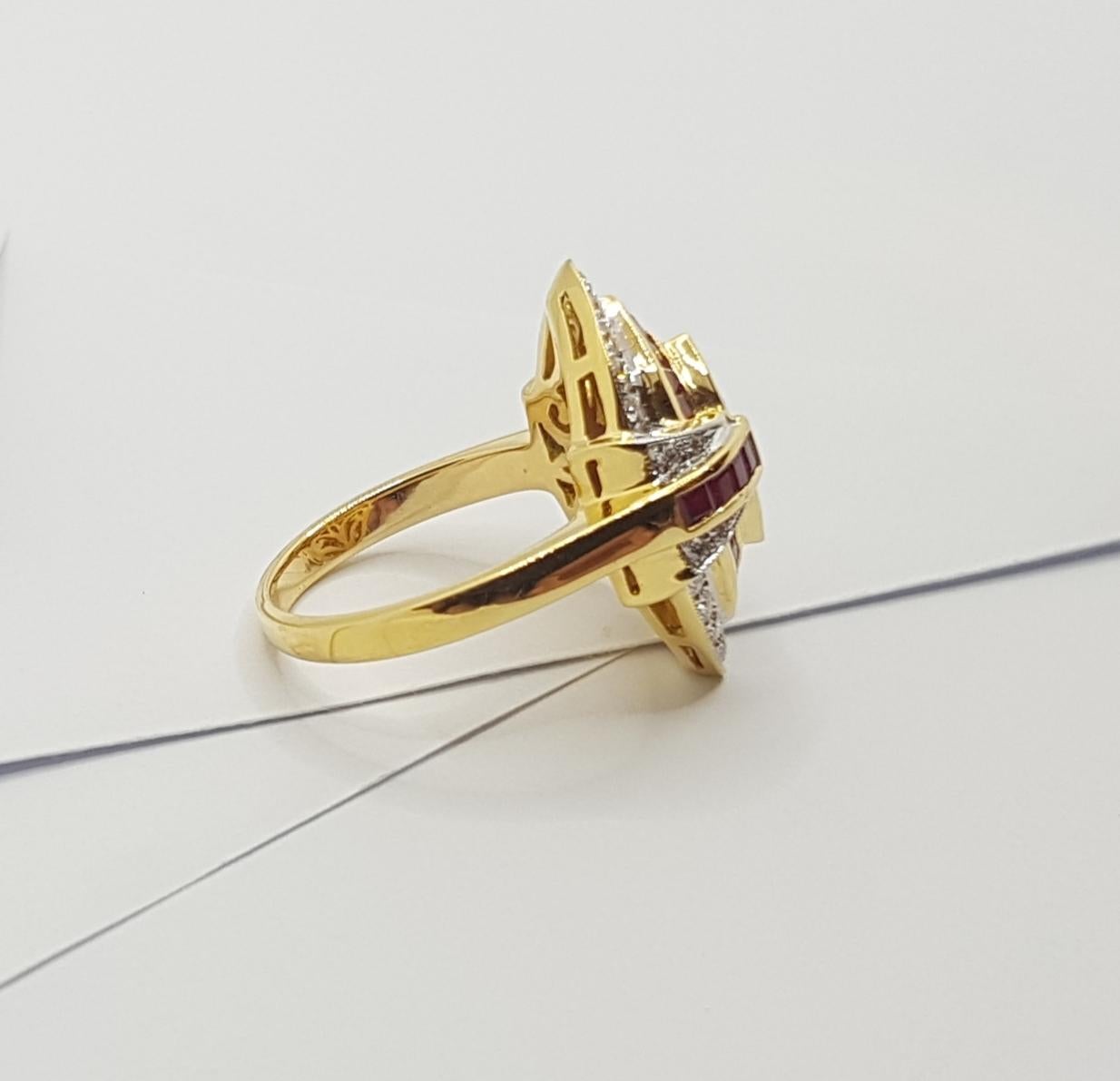 Rubin mit Diamantring in 18 Karat Gold gefasst 9
