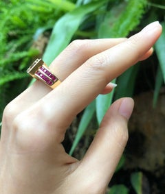 Rubin mit Diamantring in 18 Karat Gold gefasst