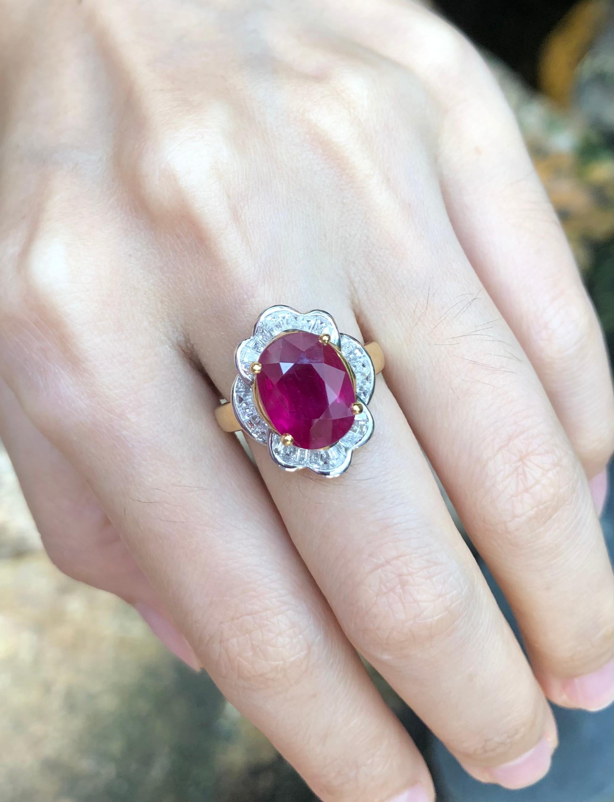 Anillo de Rubí de 5,10 quilates con Diamante de 1,20 quilates engastado en Oro de 18 quilates

Anchura:  1.5 cm 
Longitud:  1,9 cm
Tamaño del anillo: 54
Peso total: 7.45 gramos

