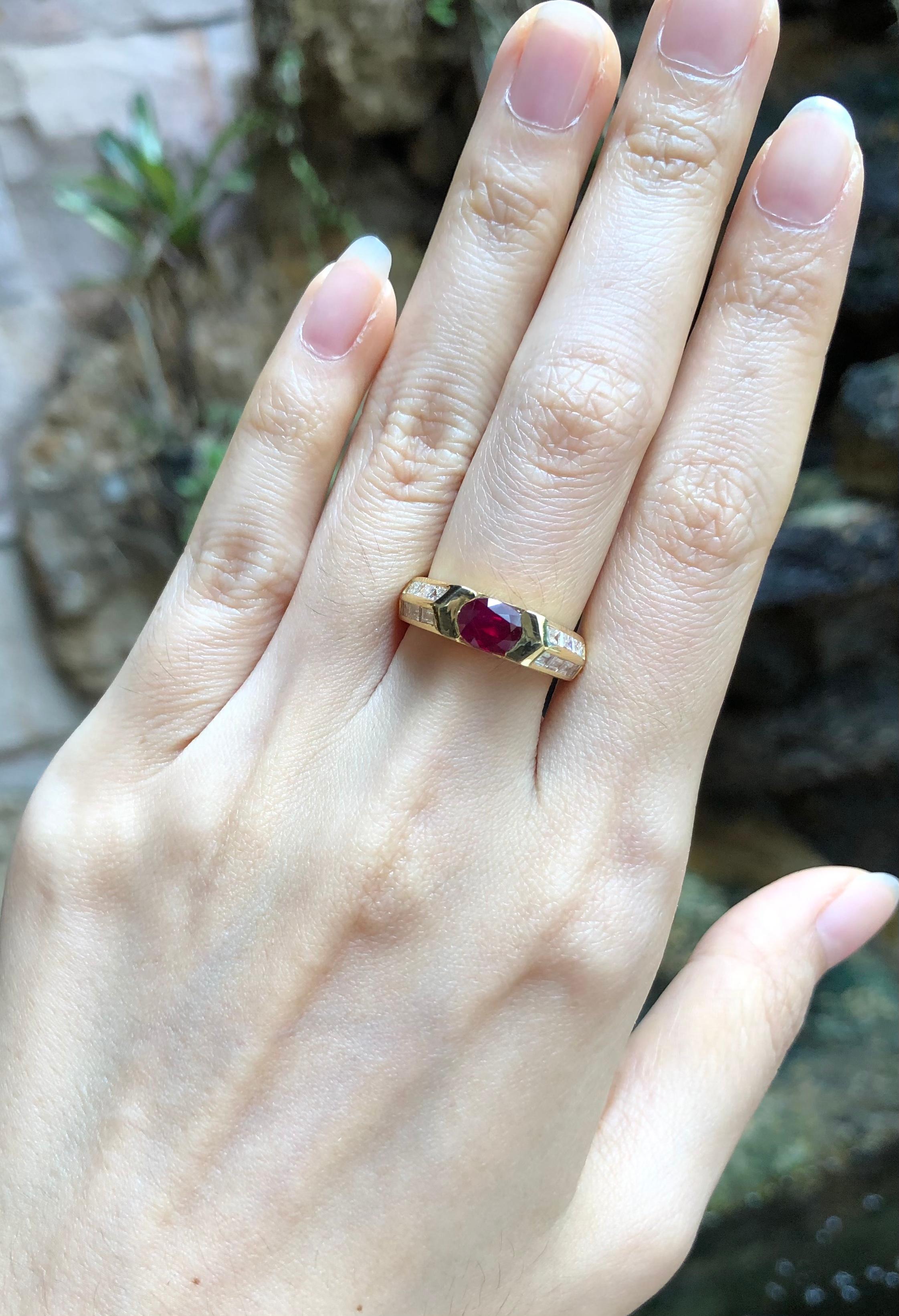 Contemporary Ruby with Diamond Ring Set in 18 Karat Gold Settings For Sale