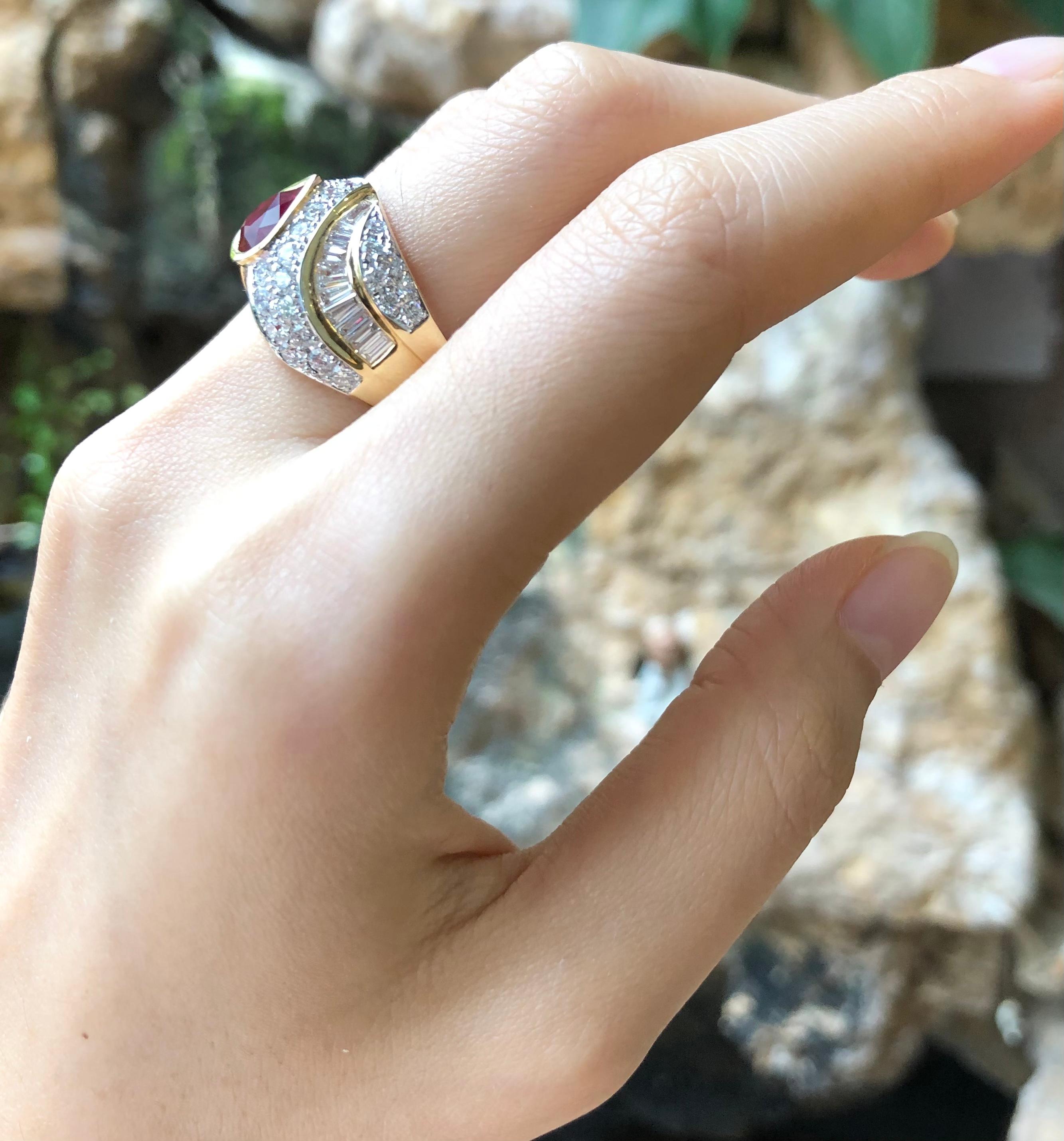 Art Déco Anello con rubino e diamanti incastonati in oro 18 carati in vendita