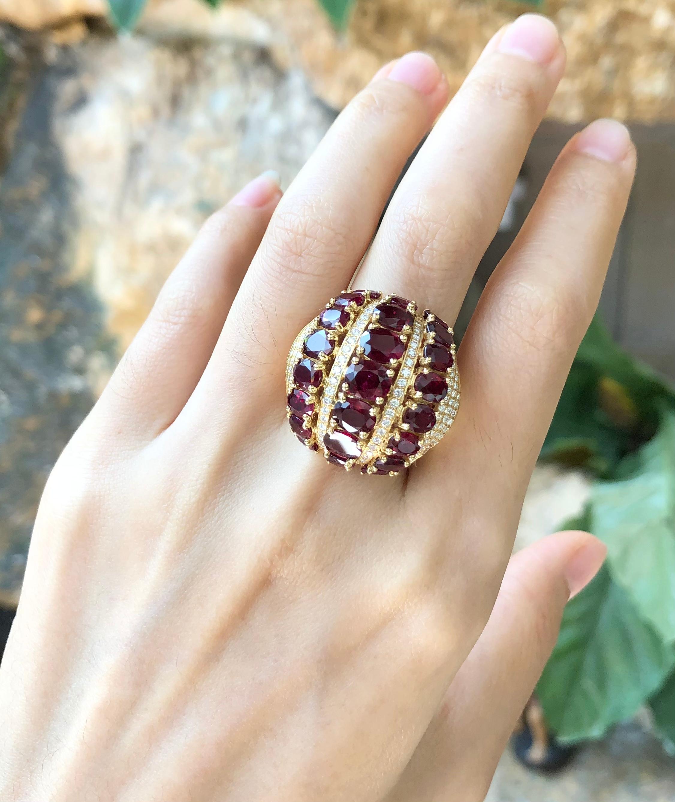 Rubin-Ring mit Diamanten in 18 Karat Gold gefasst (Zeitgenössisch) im Angebot