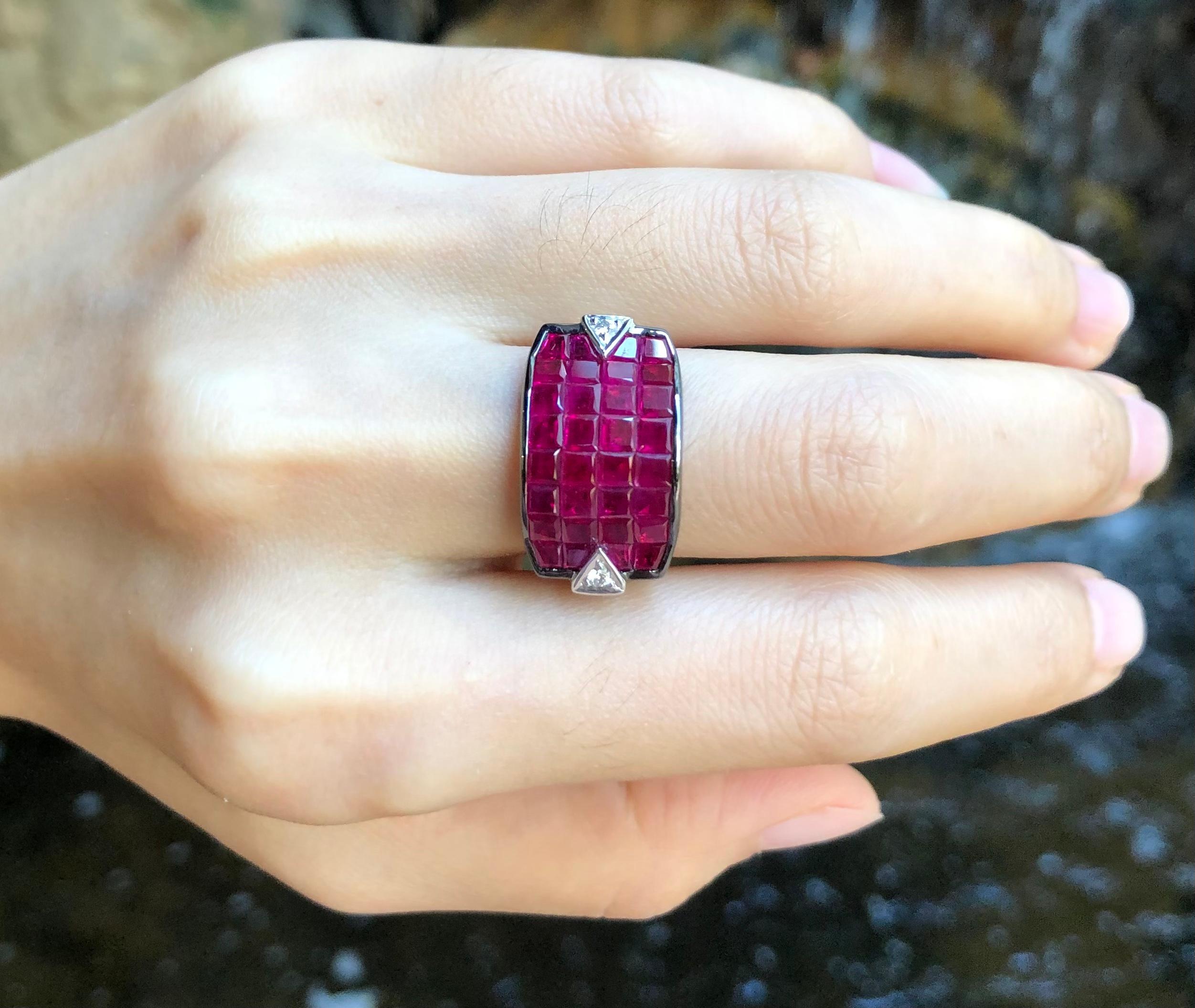 Rubin mit Diamantring in 18 Karat Gold gefasst (Zeitgenössisch) im Angebot