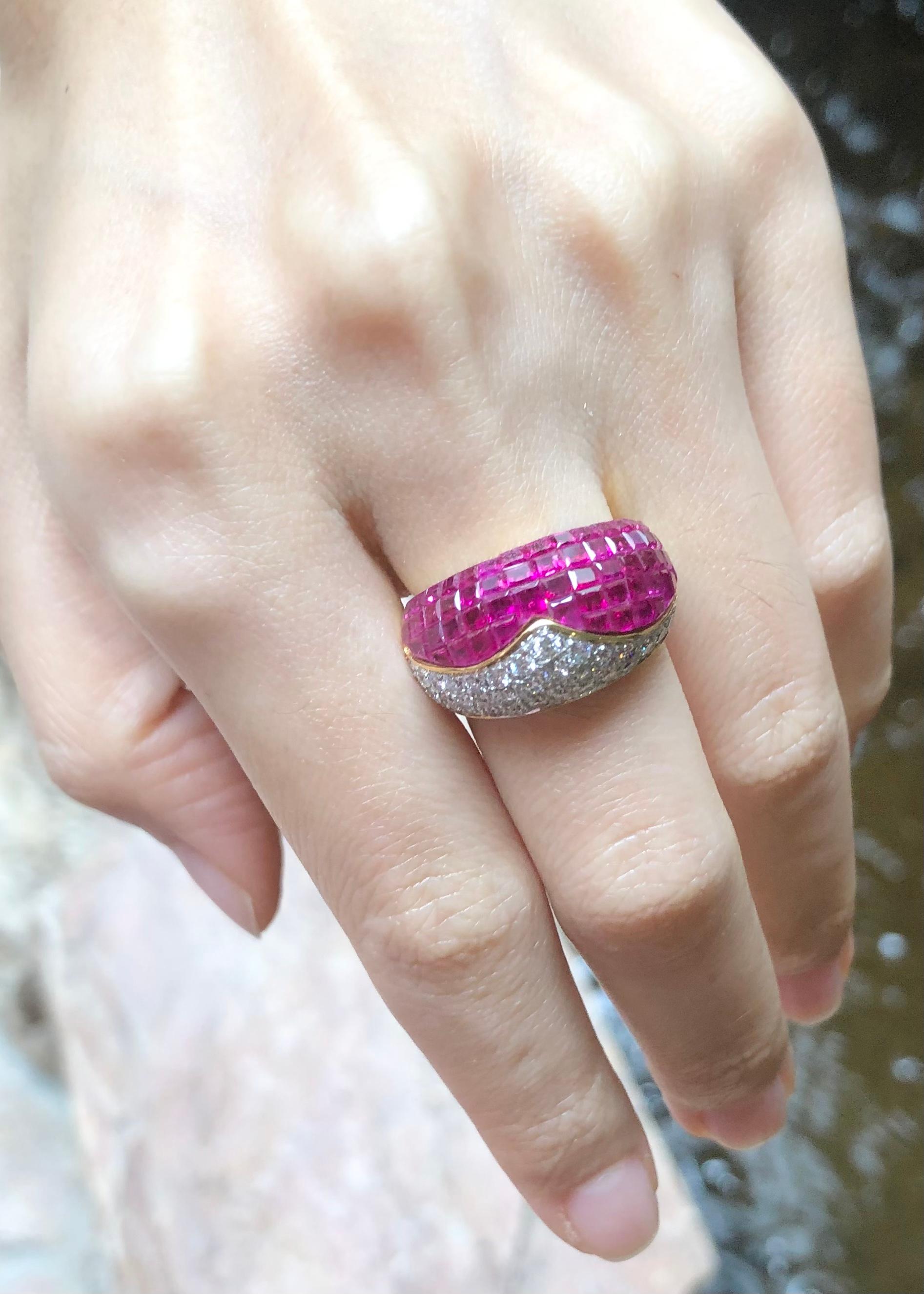 Rubin mit Diamantring in 18 Karat Gold gefasst (Zeitgenössisch) im Angebot