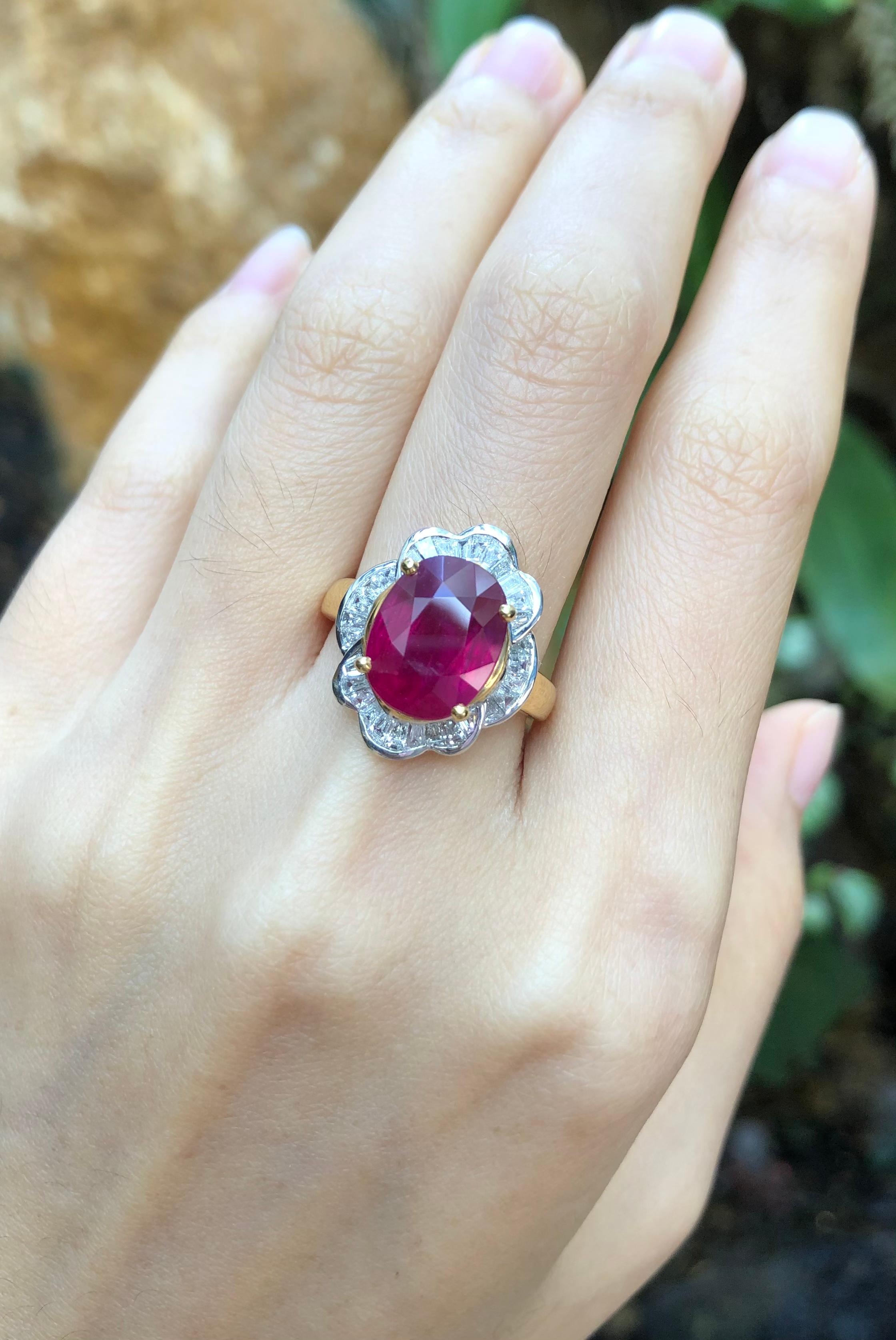 Anillo de rubí con diamantes engastado en oro de 18 quilates Corte mixto en venta