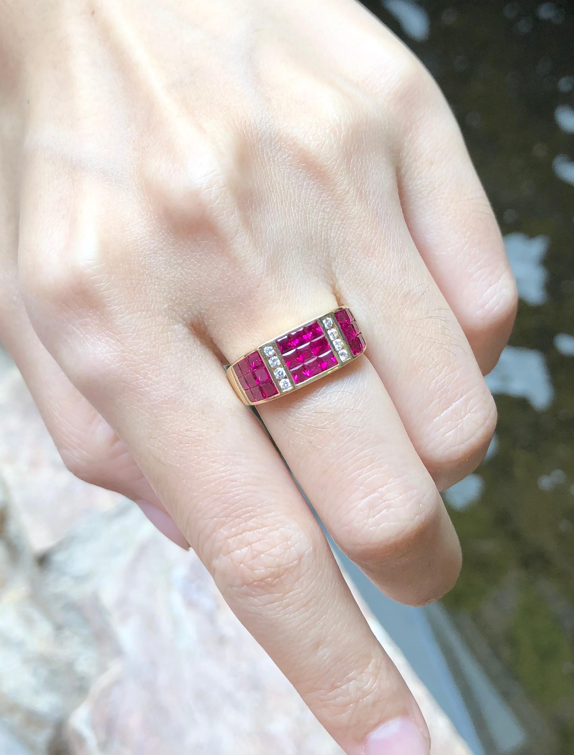 Rubin mit Diamantring in 18 Karat Gold gefasst im Zustand „Neu“ im Angebot in Bangkok, TH
