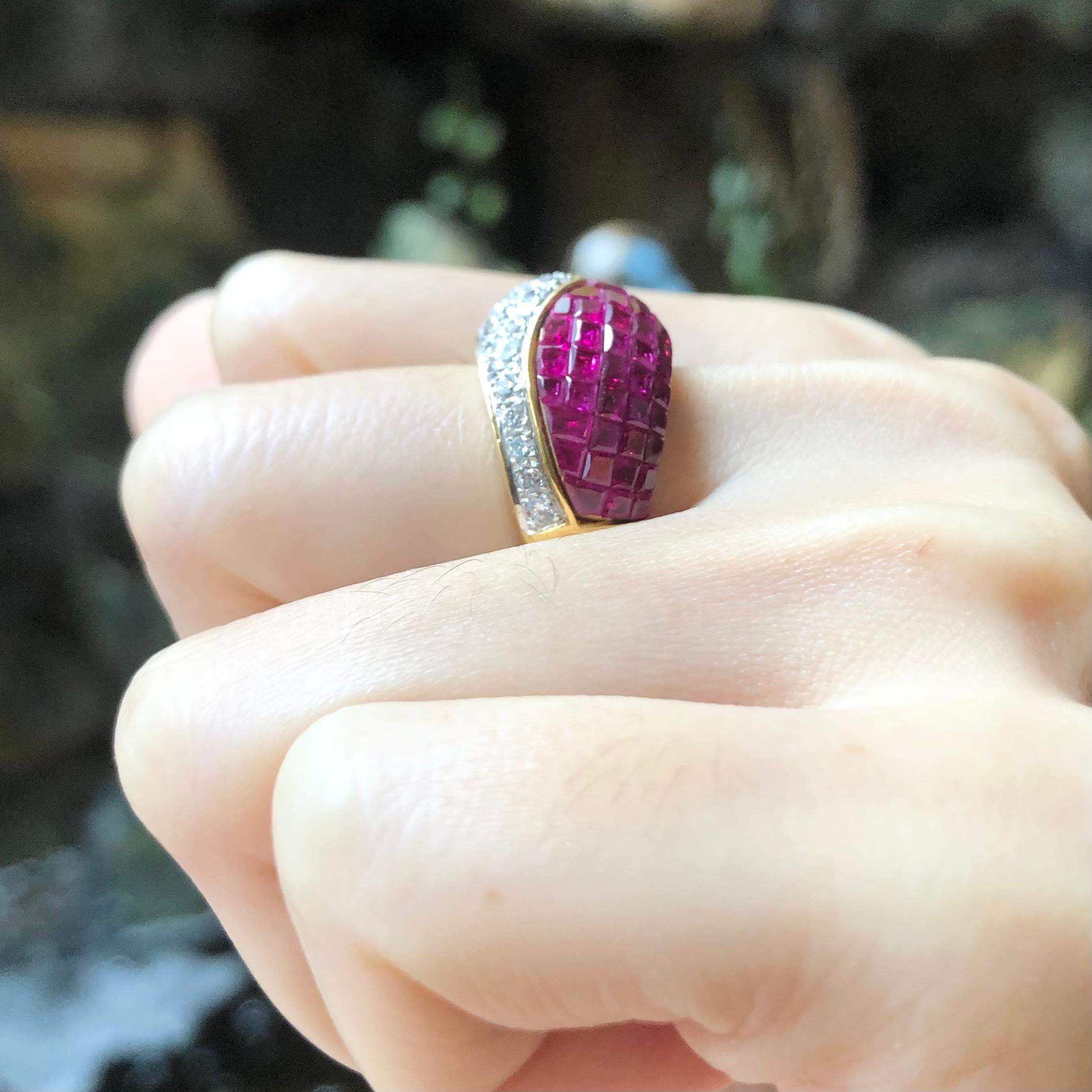 Rubin mit Diamantring in 18 Karat Gold gefasst (Gemischter Schliff) im Angebot