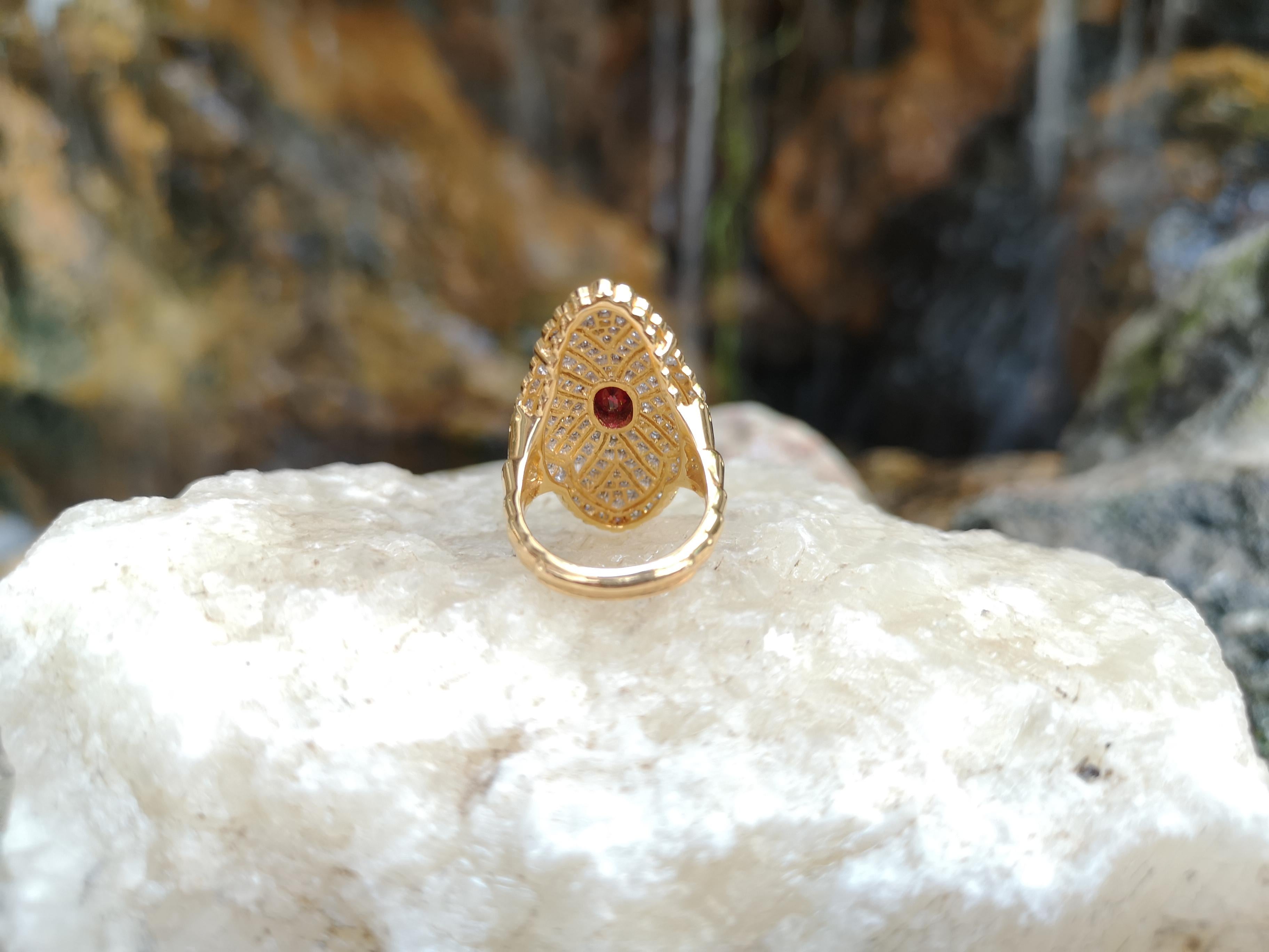 Rubin- und Diamantring aus 18 Karat Gold in Fassungen gefasst für Damen oder Herren im Angebot