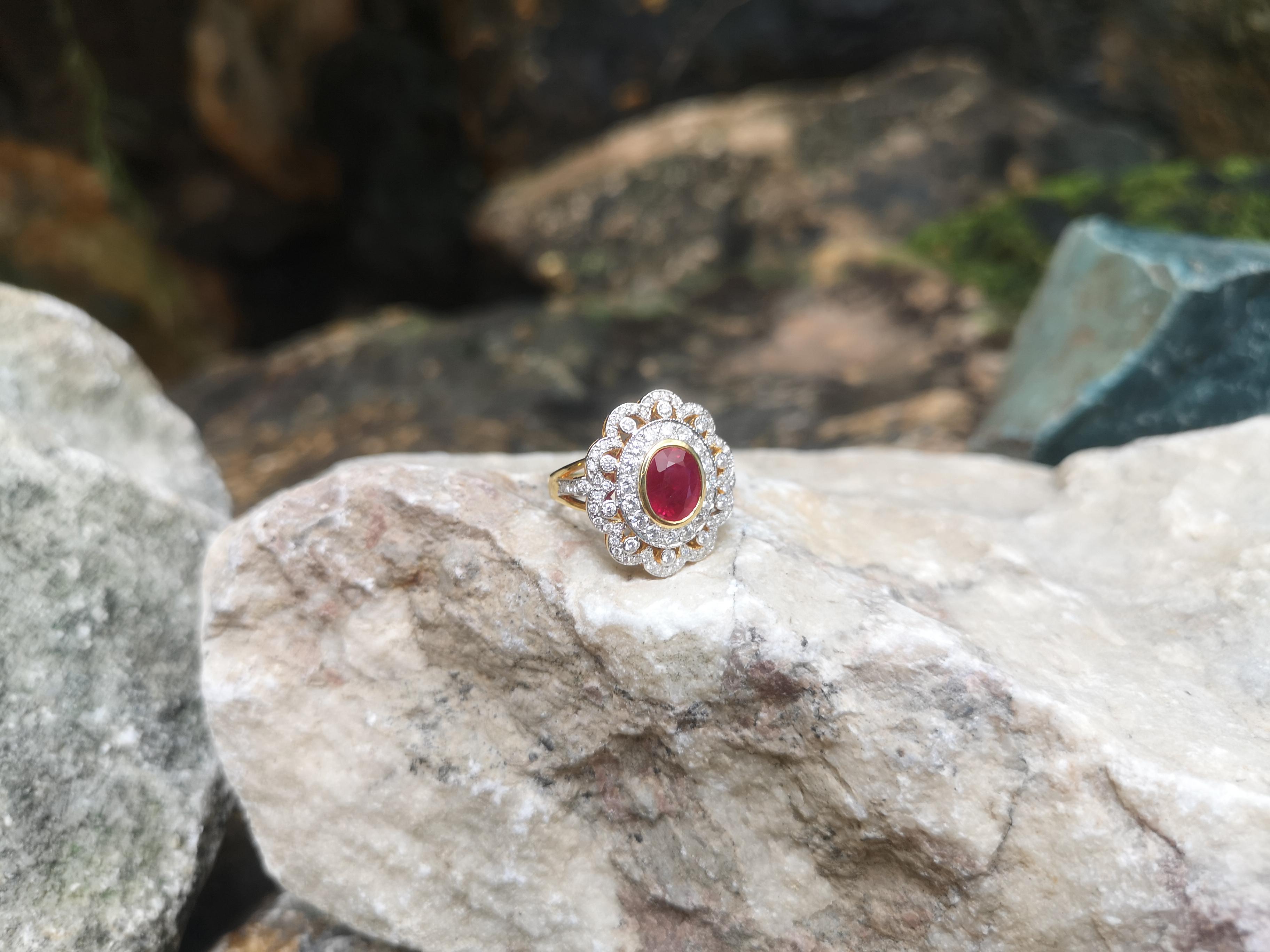 Rubin- und Diamantring aus 18 Karat Gold in Fassungen gefasst im Zustand „Neu“ im Angebot in Bangkok, TH